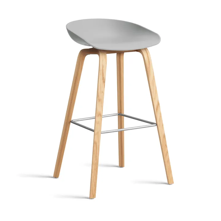 About a Stool 32 High Barhocker lackiertes Eichen­gestell 2.0 - Concrete grey-Edelstahlstütze - HAY