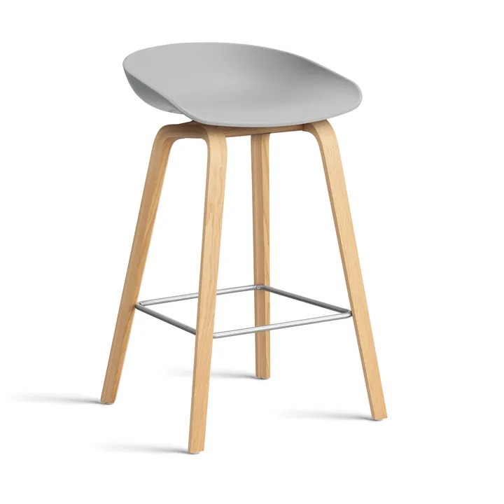 About a Stool 32 Low Barhocker lackiertes Eichengestell 2.0 - Concrete grey-Edelstahlstütze - HAY