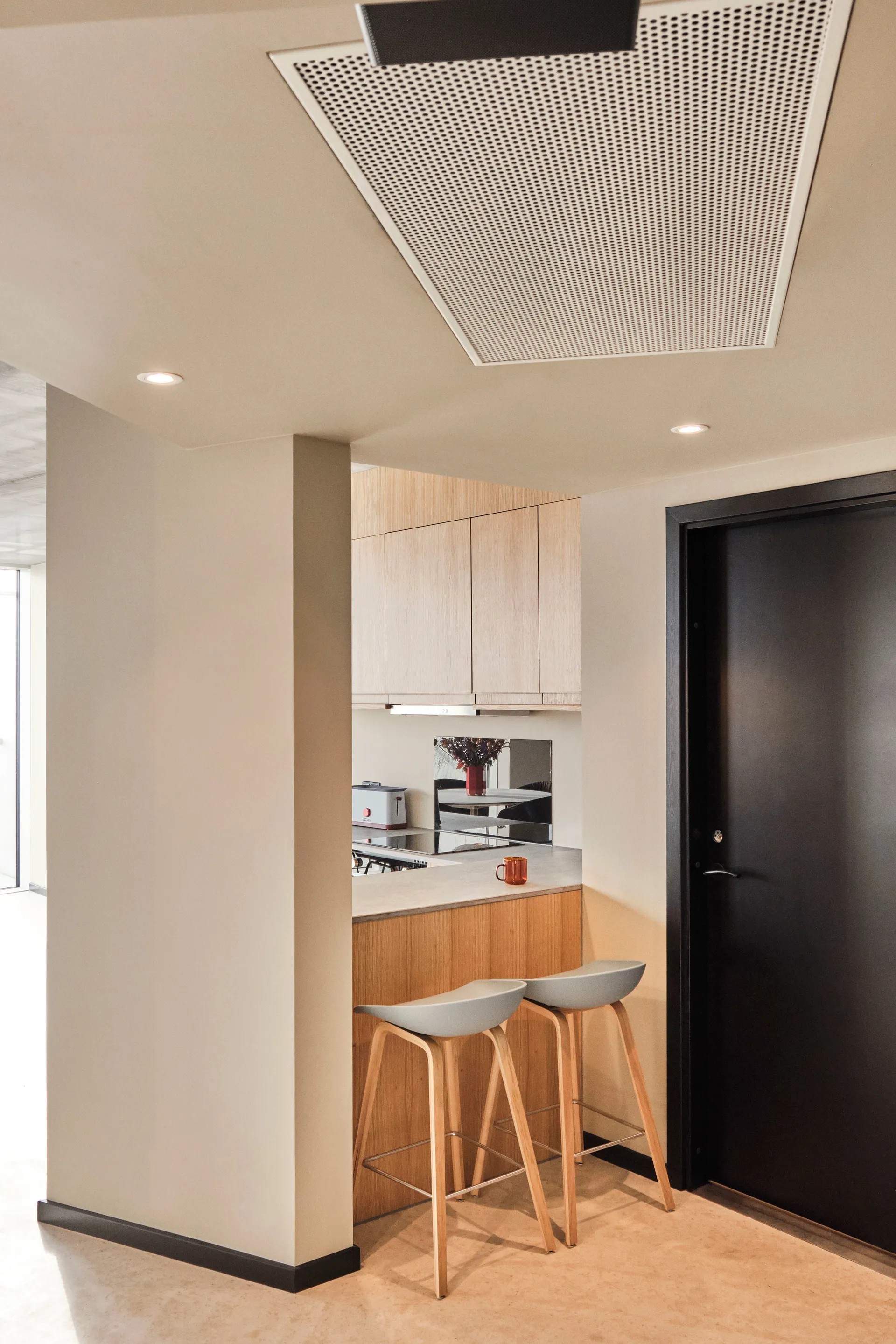 About a Stool 32 Low Barhocker lackiertes Eichengestell 2.0, Concrete grey-Edelstahlstütze HAY