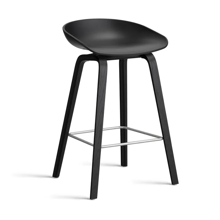 About a Stool 32 Low Barhocker schwarzes Eichen­gestell 2.0 - Schwarz-Edelstahlstütze - HAY
