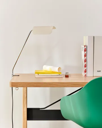 Apex Clip Schreibtischlampe - Oyster white - HAY