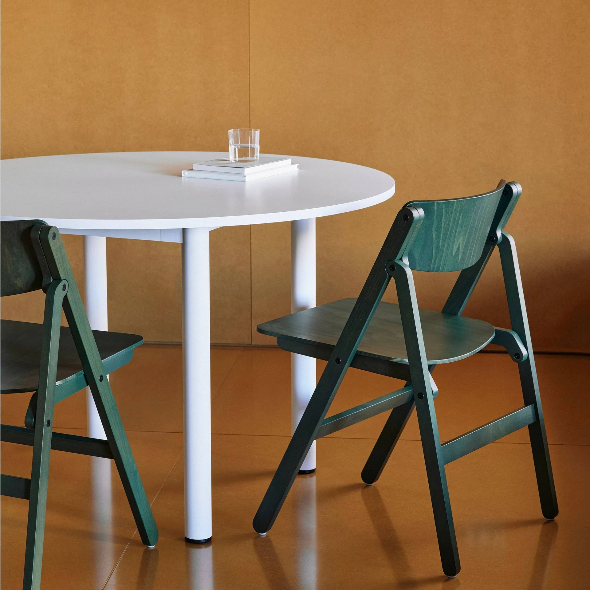 Backflip Chair Stuhl, Cedar green lackiert Buche HAY