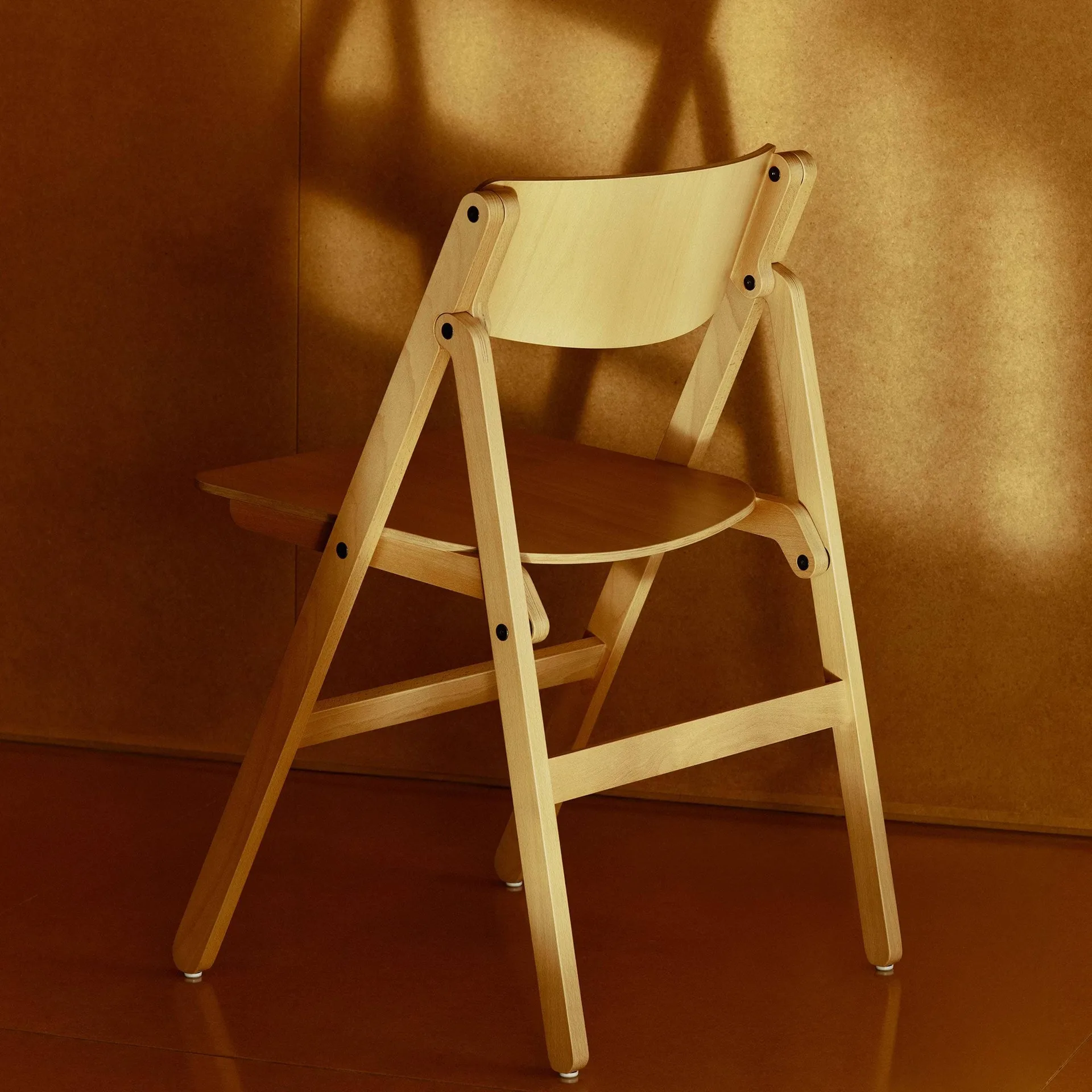 Backflip Chair Stuhl, Golden lackierte Buche HAY
