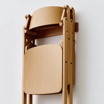 Backflip Chair Wandhalterung für Stuhl - Golden lackierte Buche - HAY