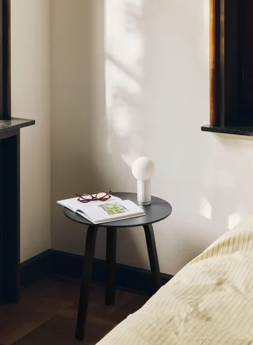 Bella Couchtisch - Blue charcoal, Ø45x49 cm - HAY