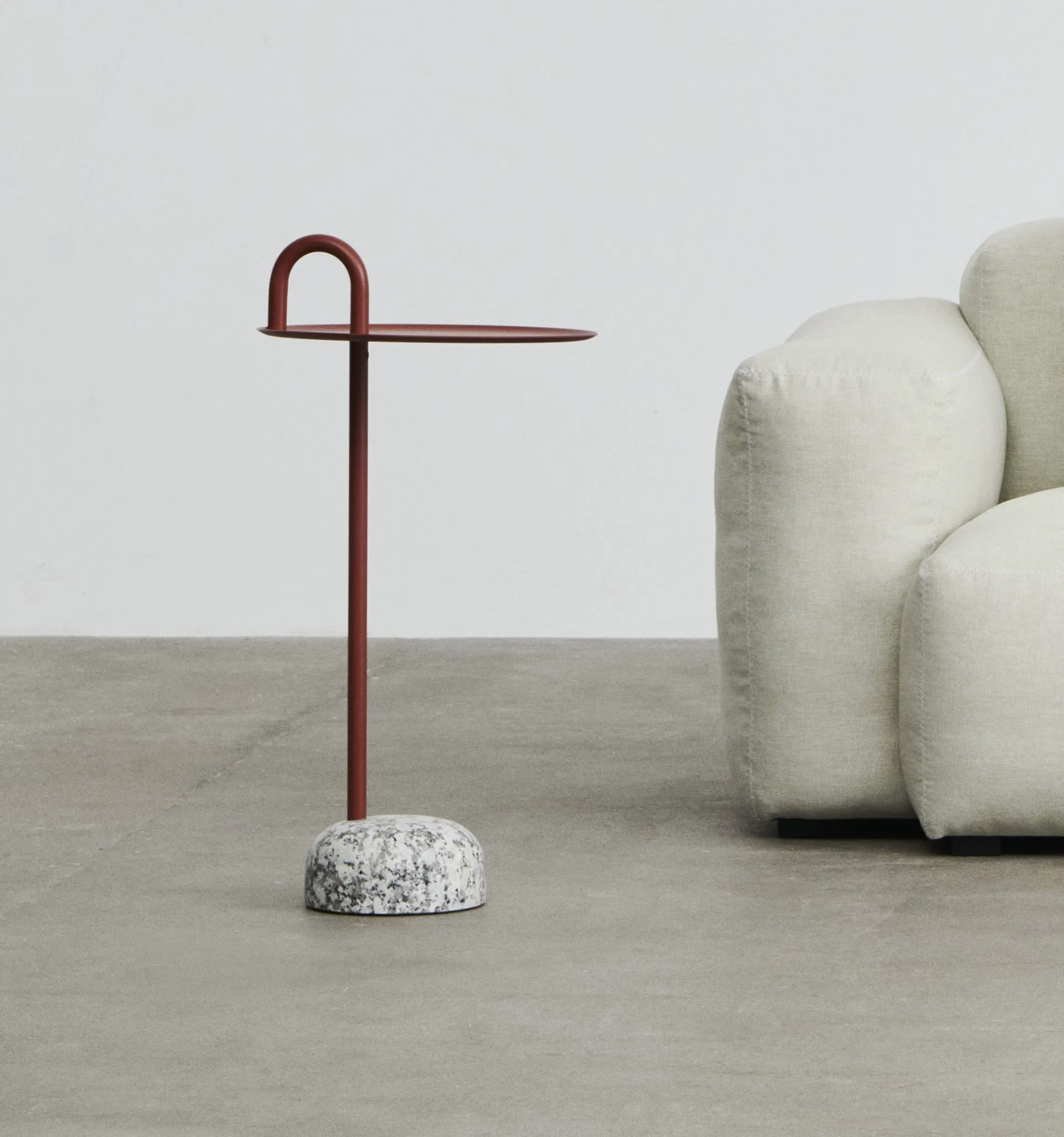 Bowler Beistelltisch, Tile red-granite HAY