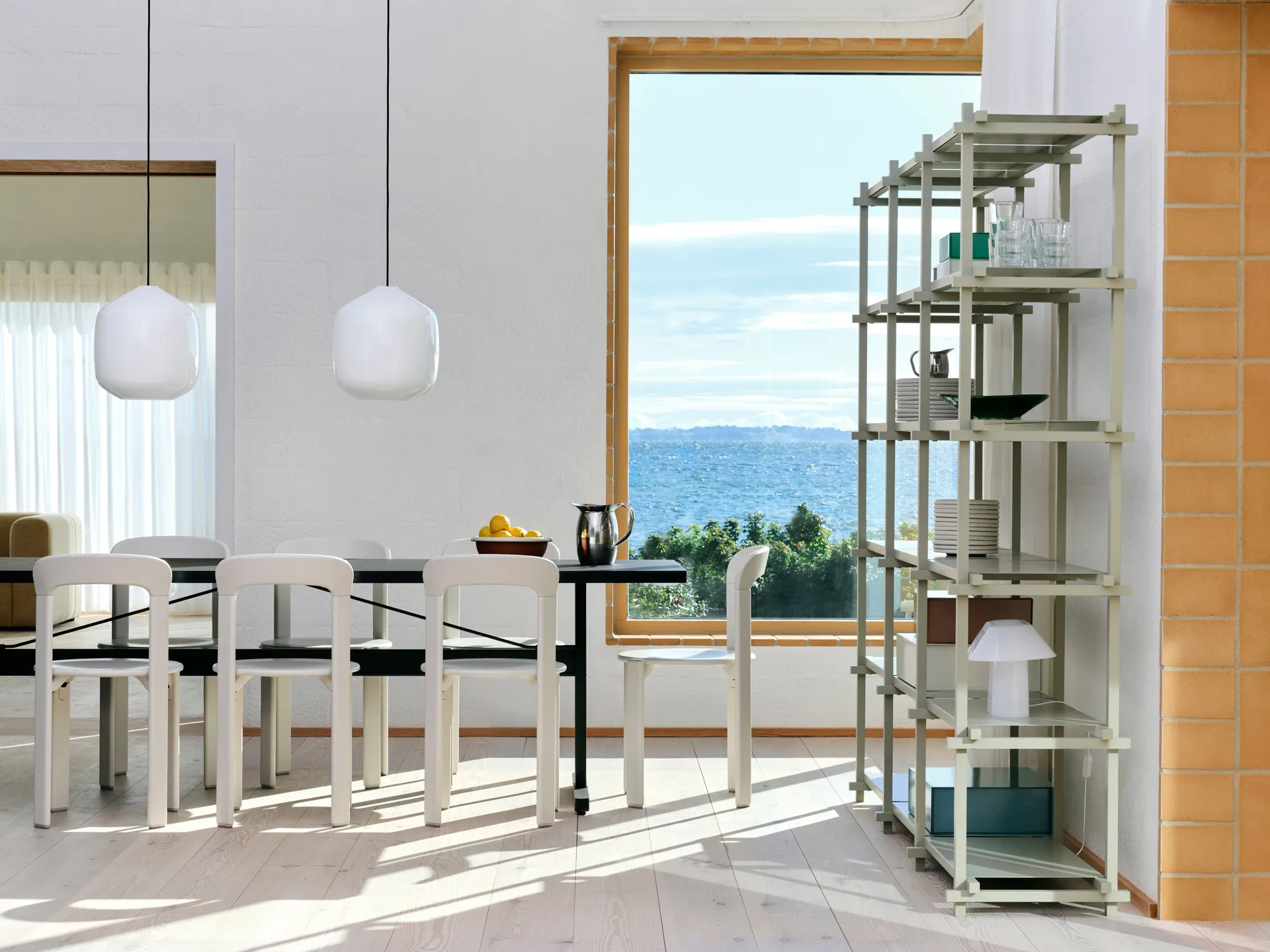 Buoy Pendelleuchte Ø30 cm, Opal glass-anthracite blue HAY