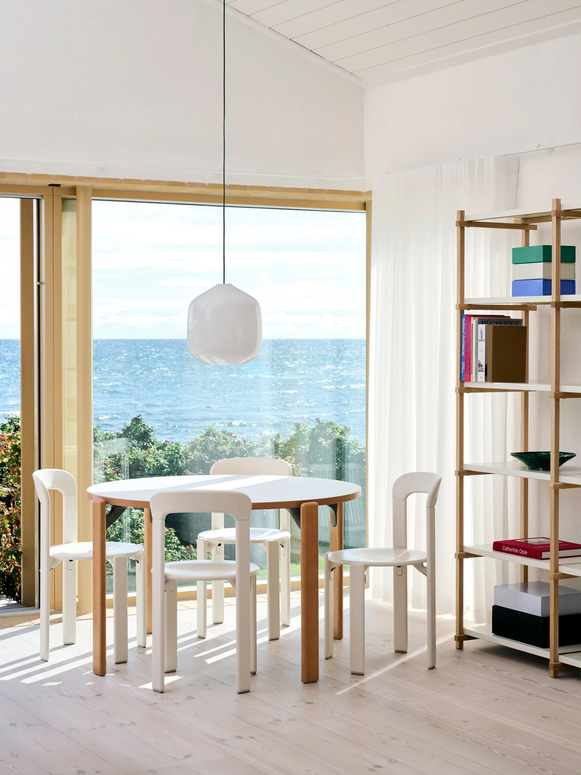 Buoy Pendelleuchte Ø30 cm, Opal glass-clay white HAY