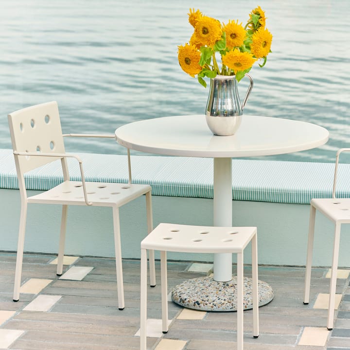 Ceramic Table Tisch Ø70 cm, Warm white HAY