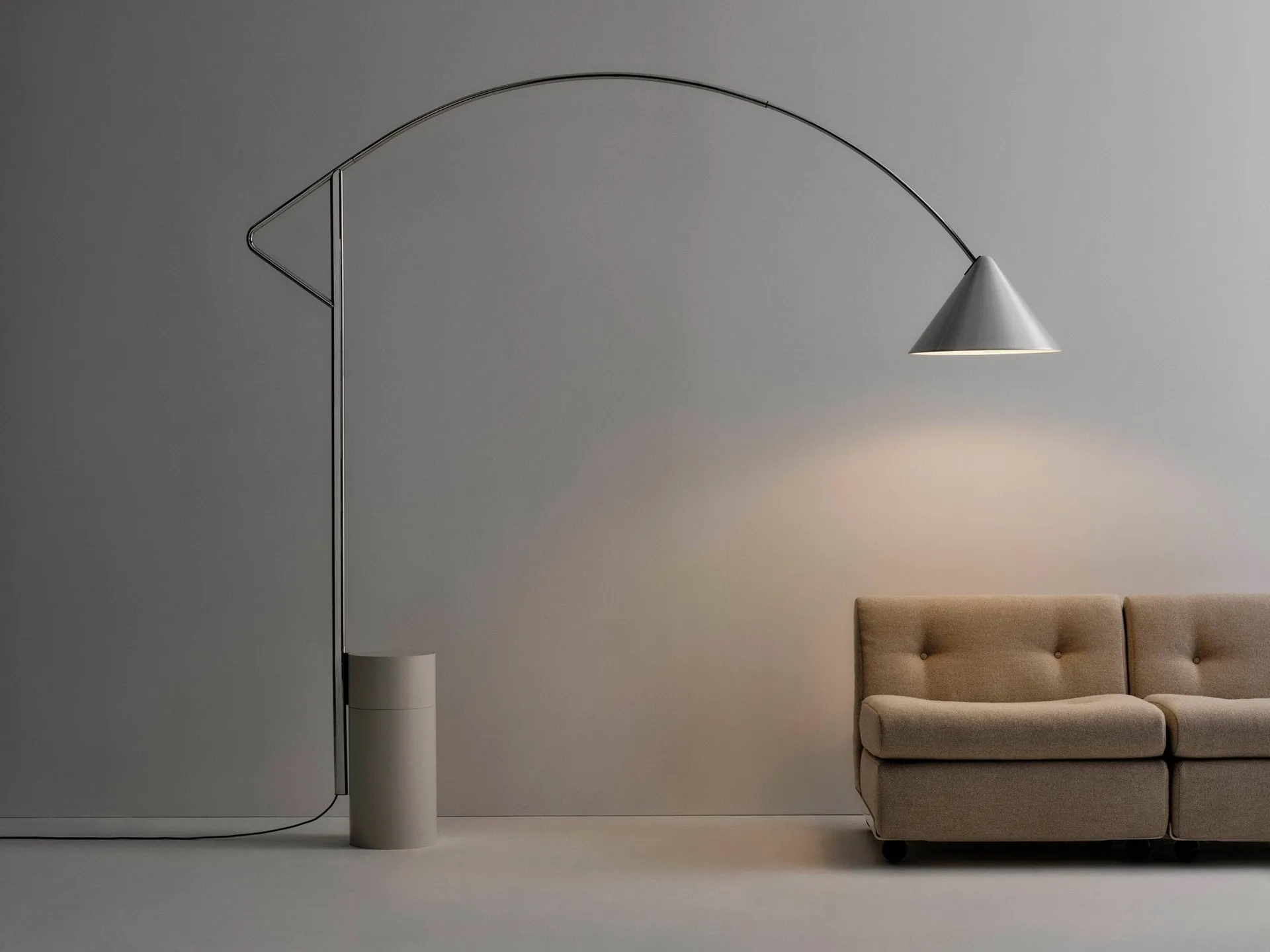 Compass Stehlampe, Silberfarben HAY