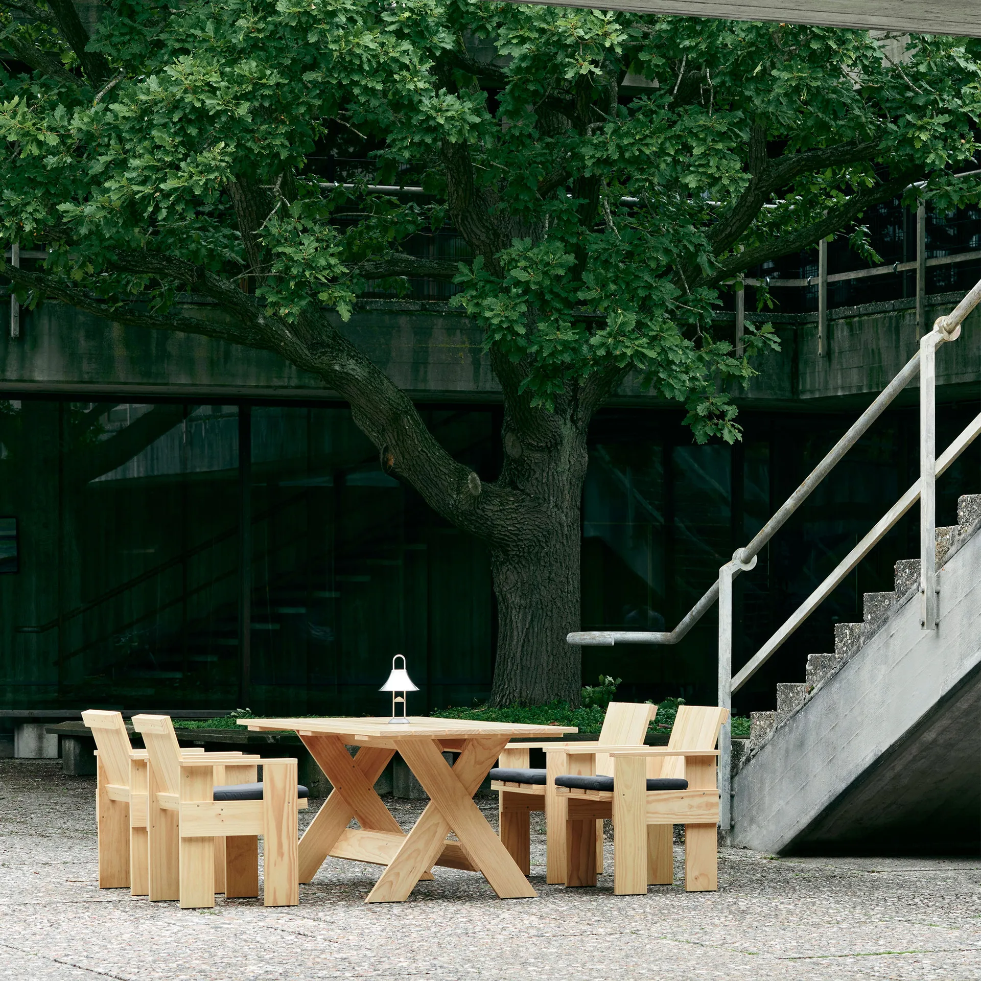 Crate Dining Table Tisch 180x89,5 cm Kiefernholz lackiert, Klar HAY