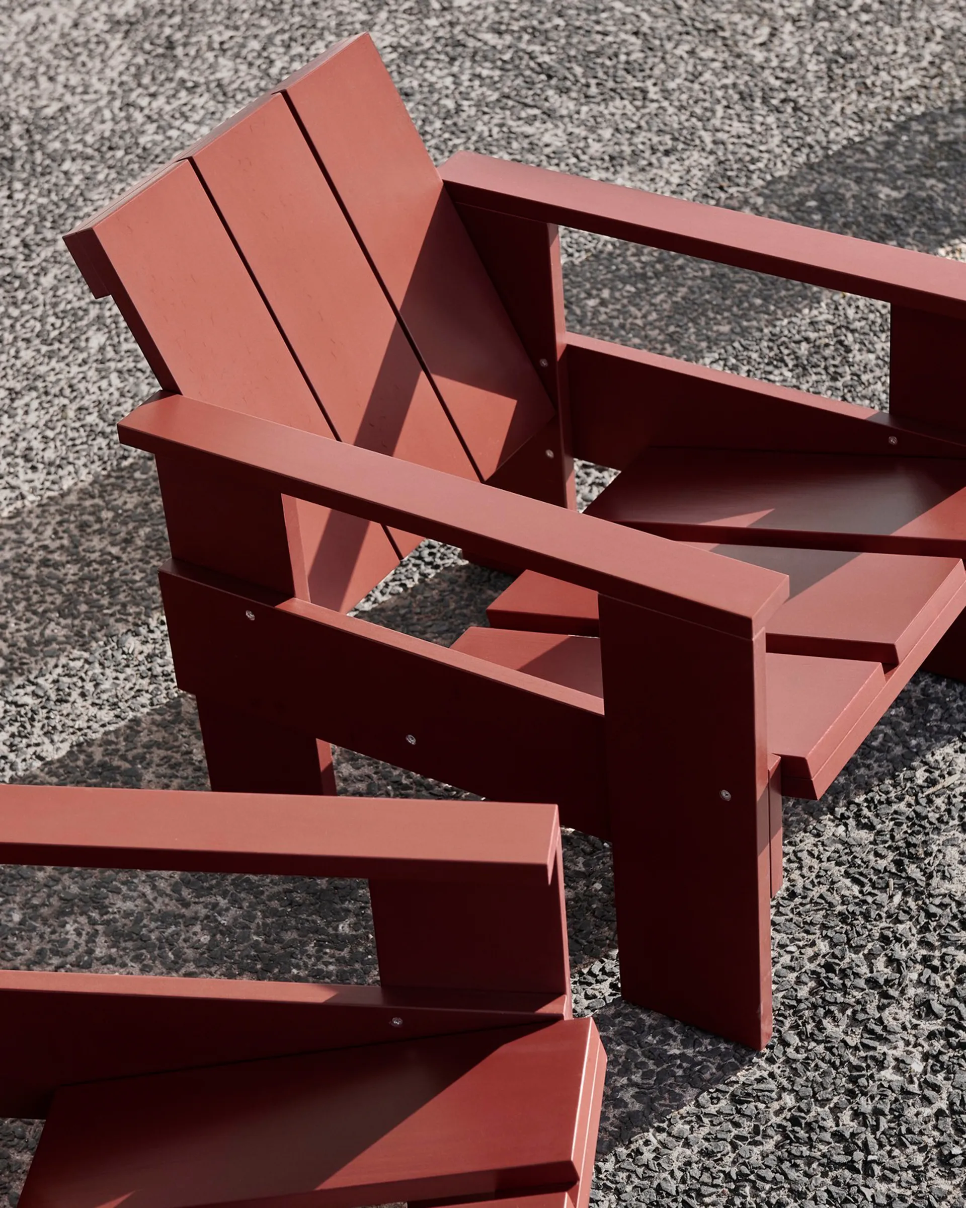 Crate Lounge-Stuhl Kiefernholz lackiert, Iron red HAY