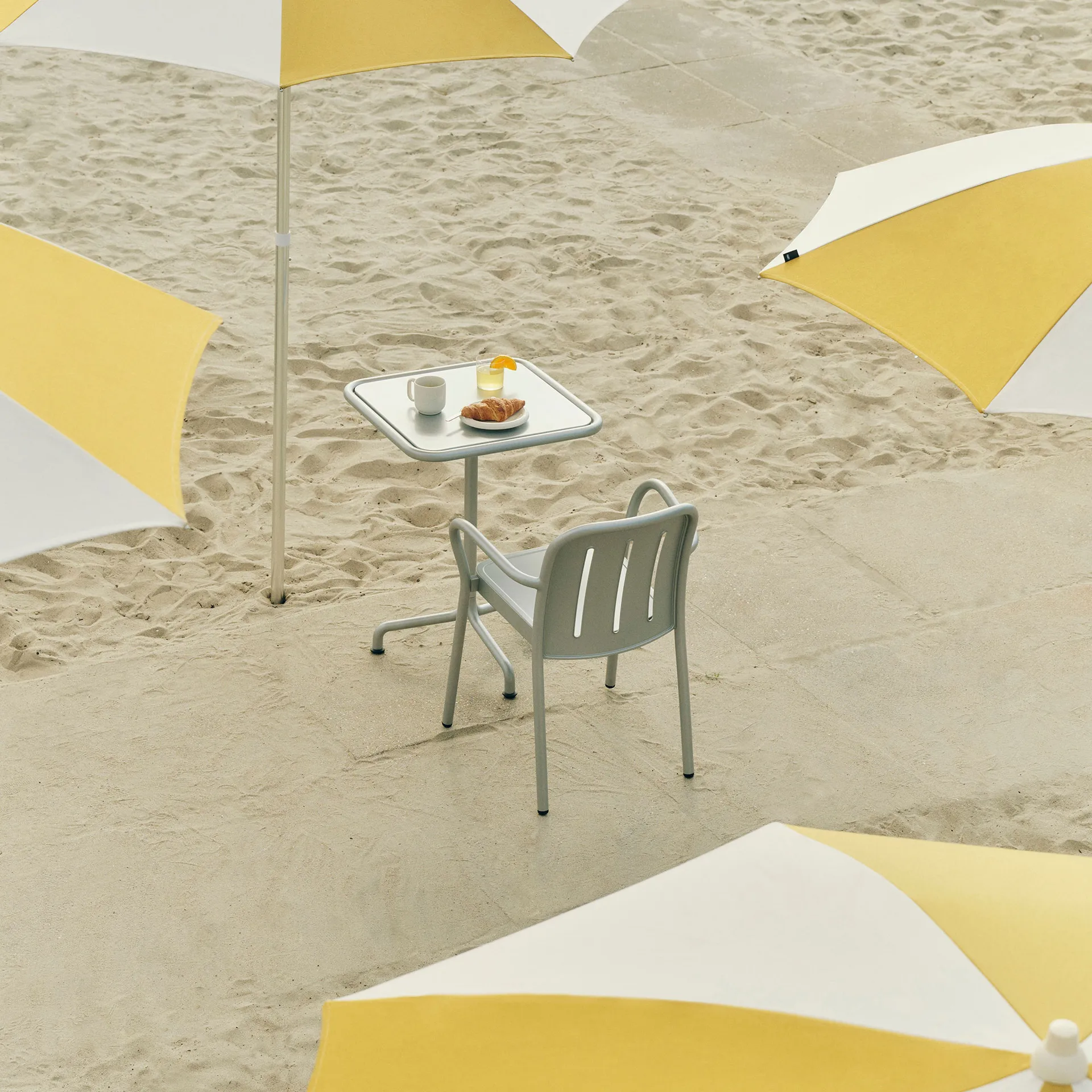 Deville Armlehnstuhl, Silver grey HAY