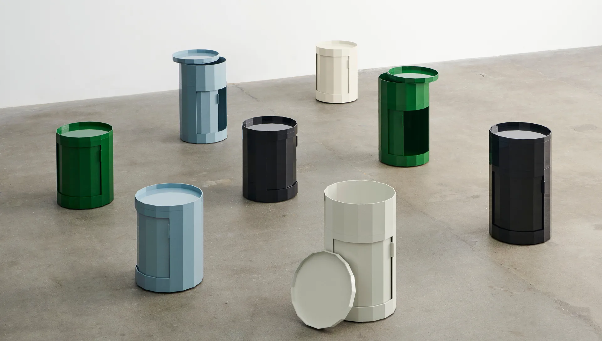 Facet Cabinet 100 Beistelltisch, Misty grey HAY