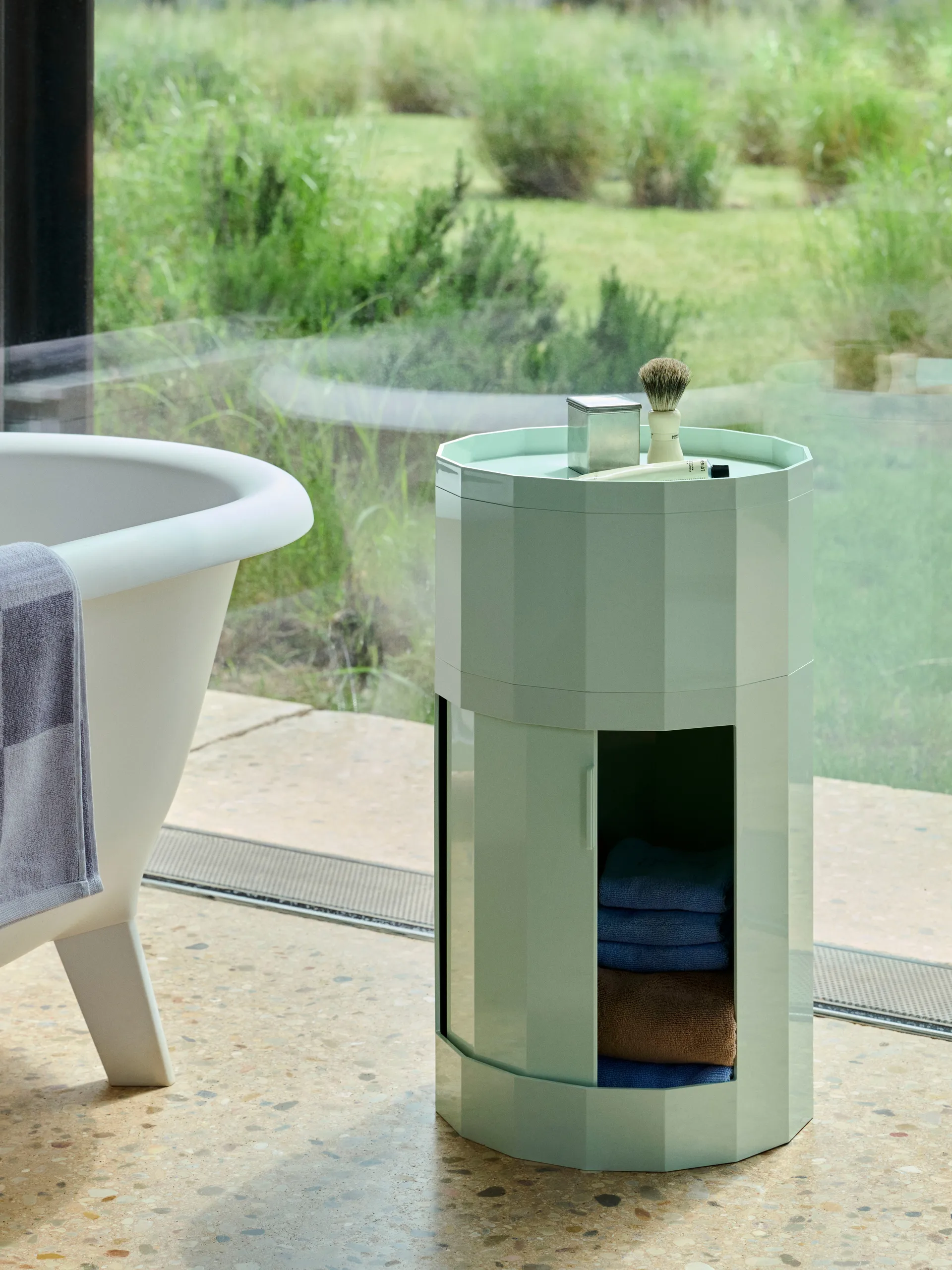 Facet Cabinet high Beistelltisch Füße/Räder 66 cm, Soft mint HAY