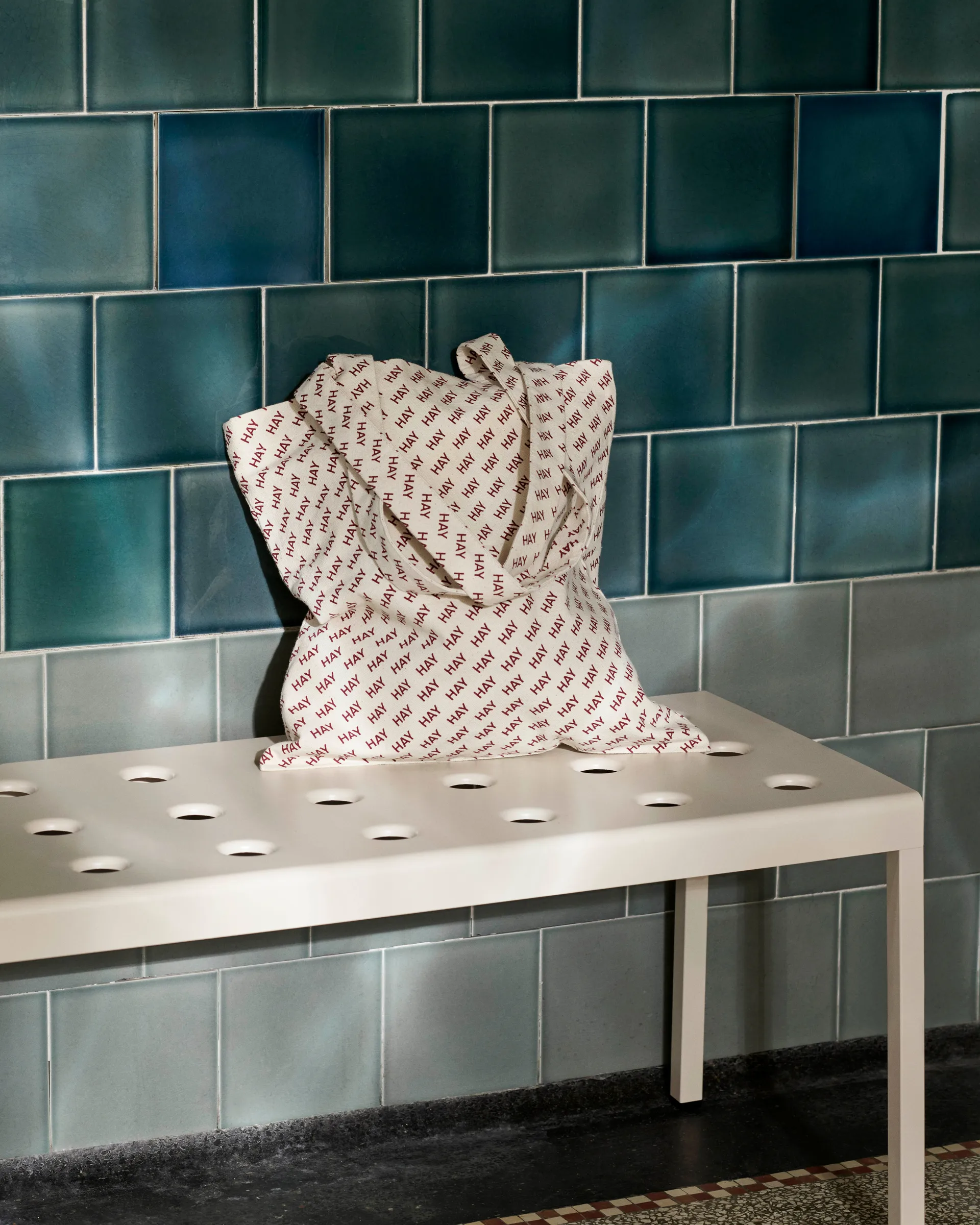 HAY Logo Stofftasche, Burgundy HAY