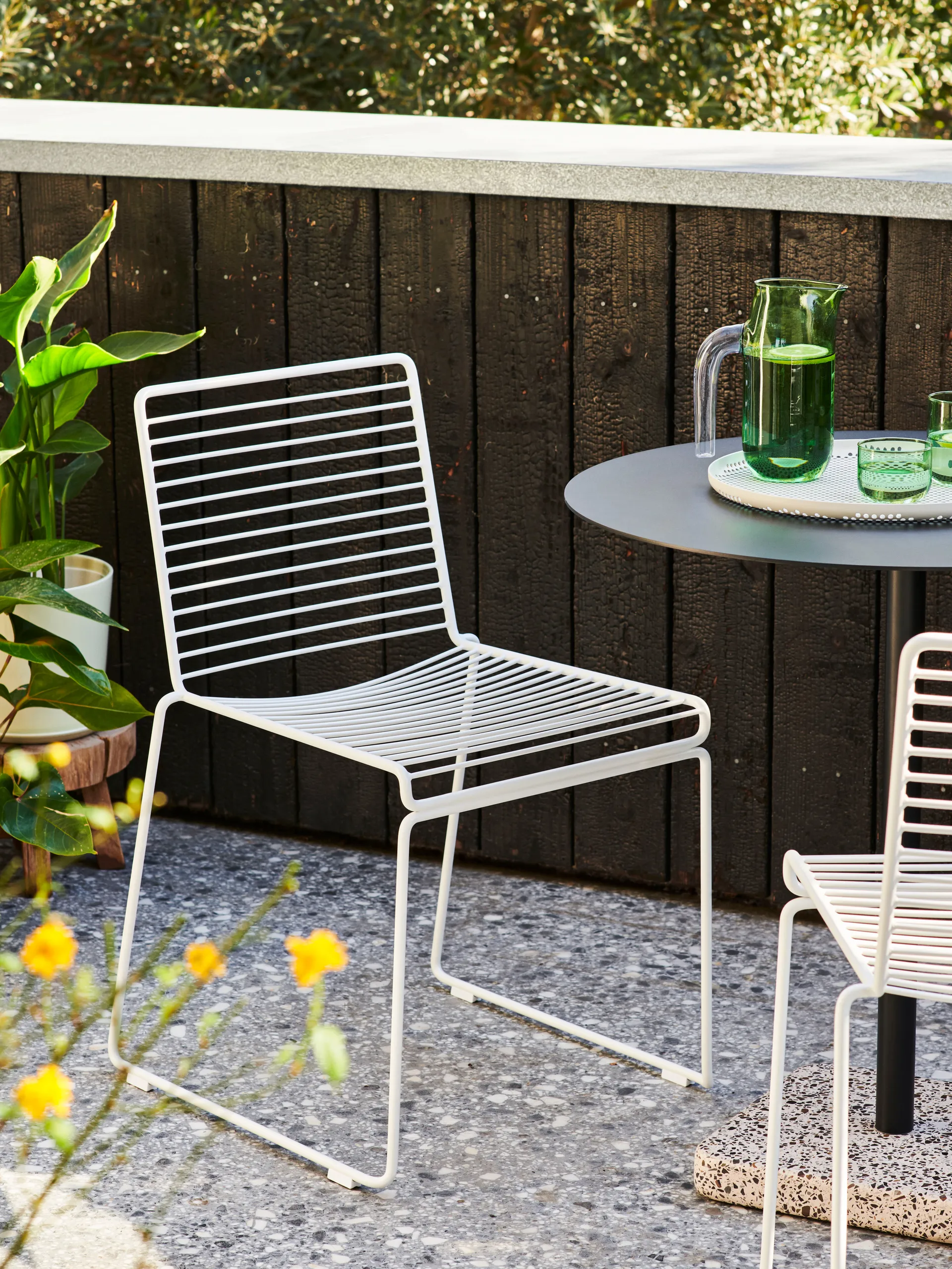 Hee Stuhl, White HAY