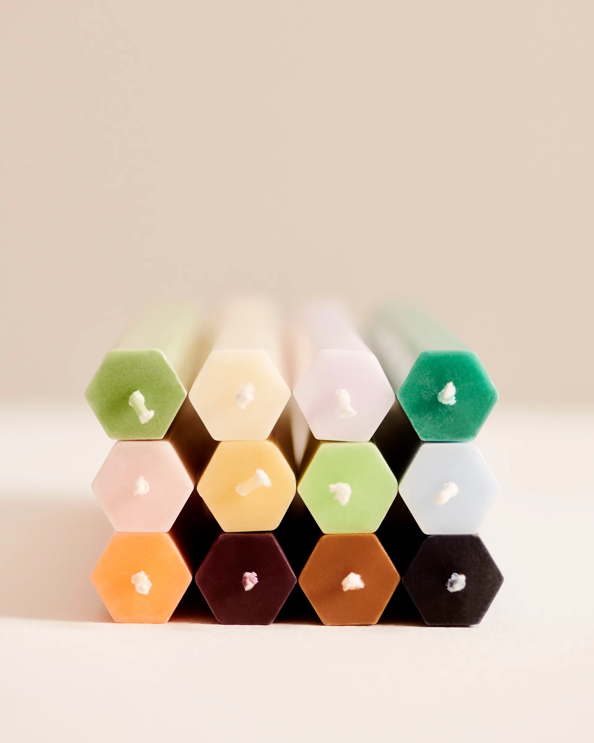Hexagon Candle Kerzen Mix 4er-Pack, Dark HAY