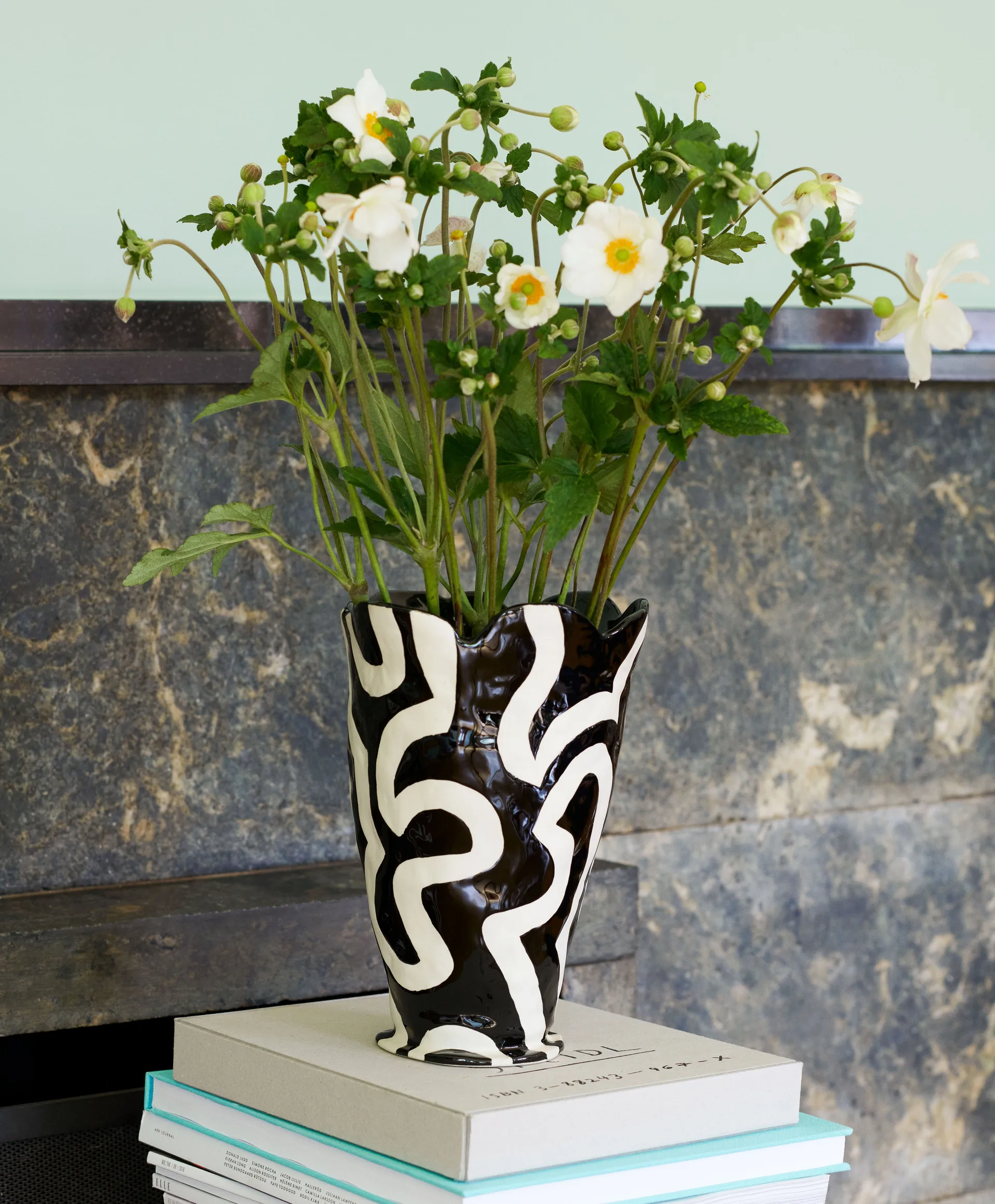Jessica Hans Shadow Vase 25cm, Schwarz-weiß HAY