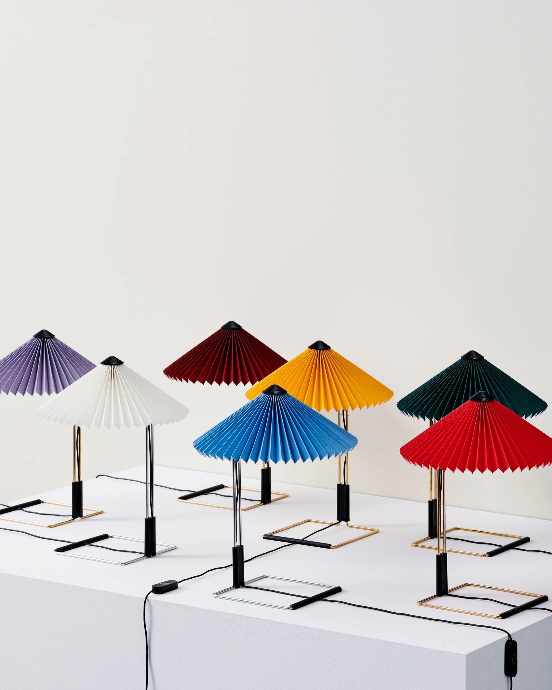 Matin table Tischleuchte Ø30cm, Bright red shade HAY