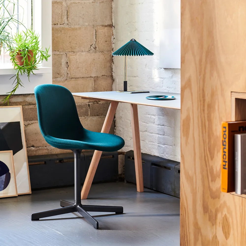 Neu 10 Upholstery Bürostuhl, Remix 163 grey, Aluminium-Drehgestell HAY