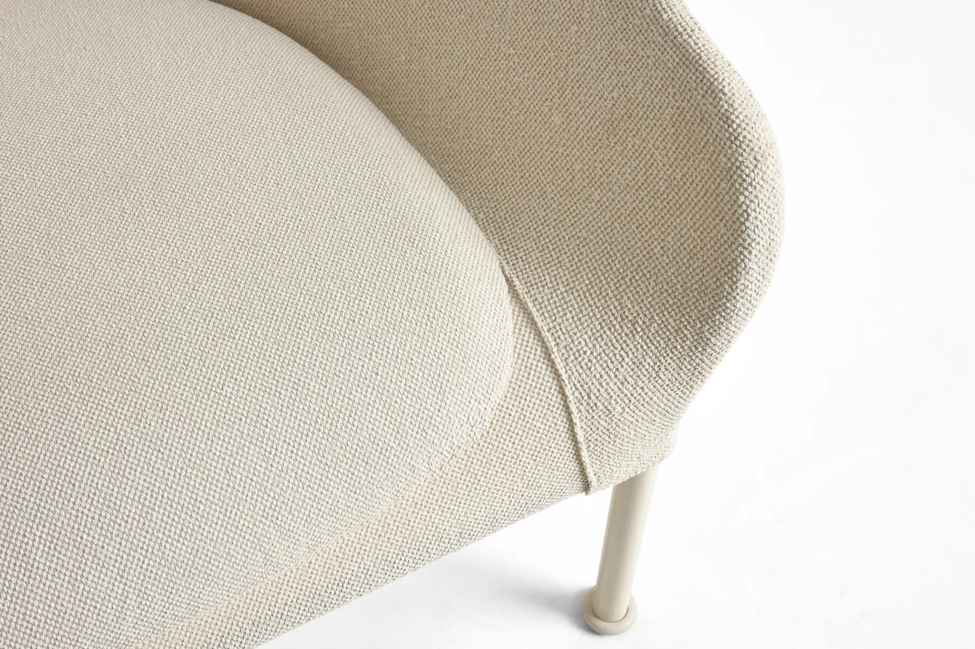 O2 Lounge Chair Sessel, Soft cream-lackierter Stahl eggshell HAY