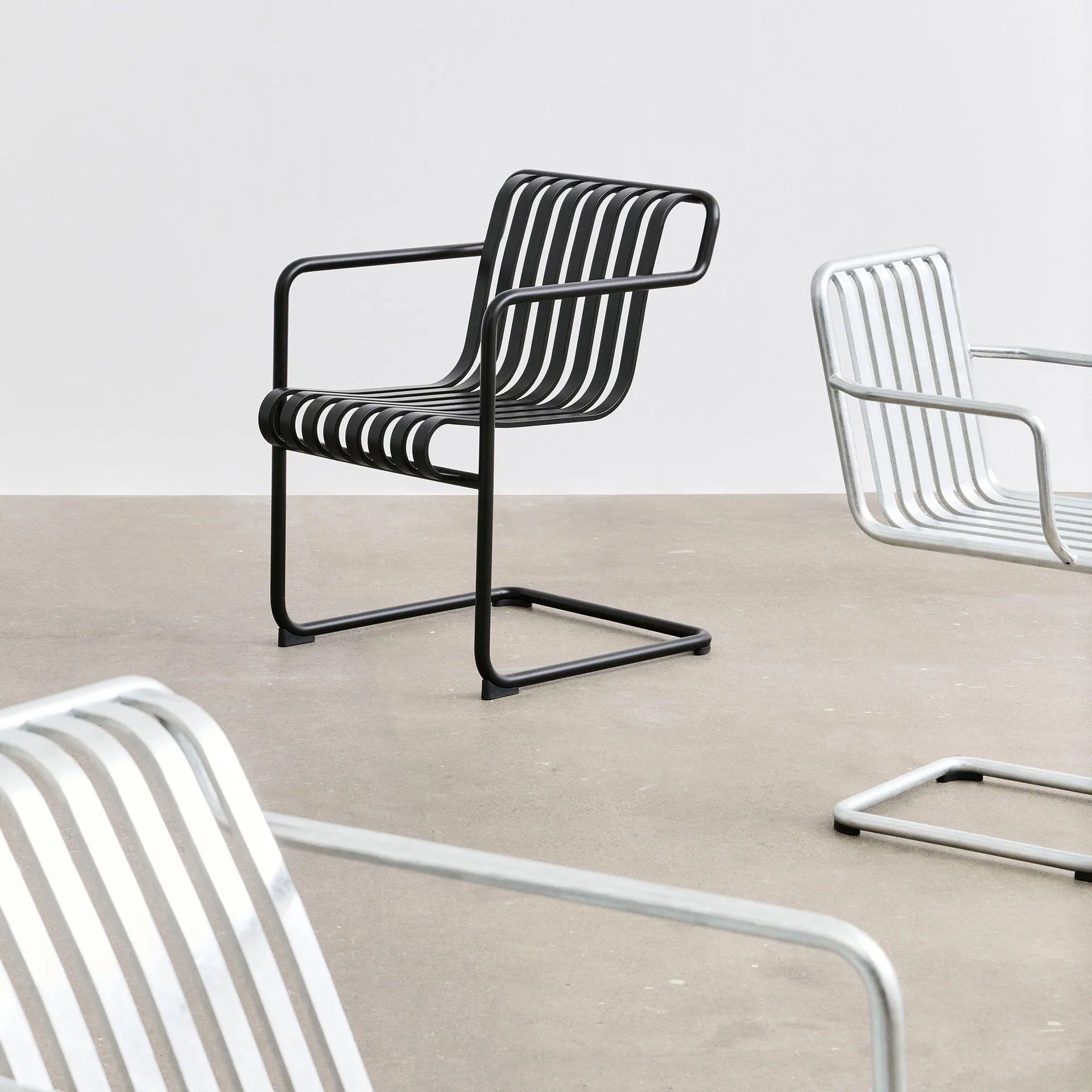 Palissade Cantilever Dining Armlehnstuhl, Anthracite HAY