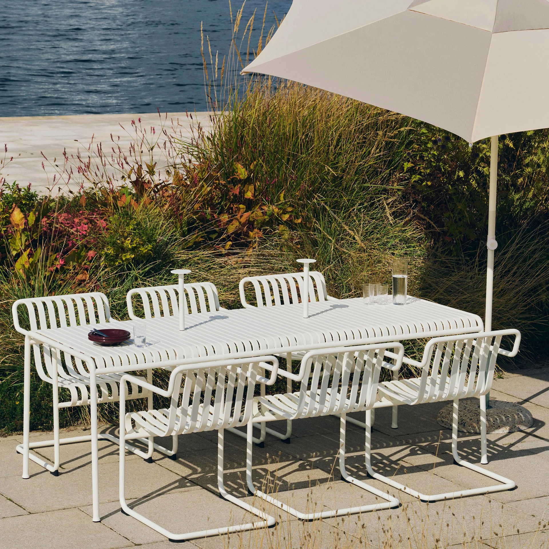 Palissade Cantilever Dining Armlehnstuhl, Cream white HAY