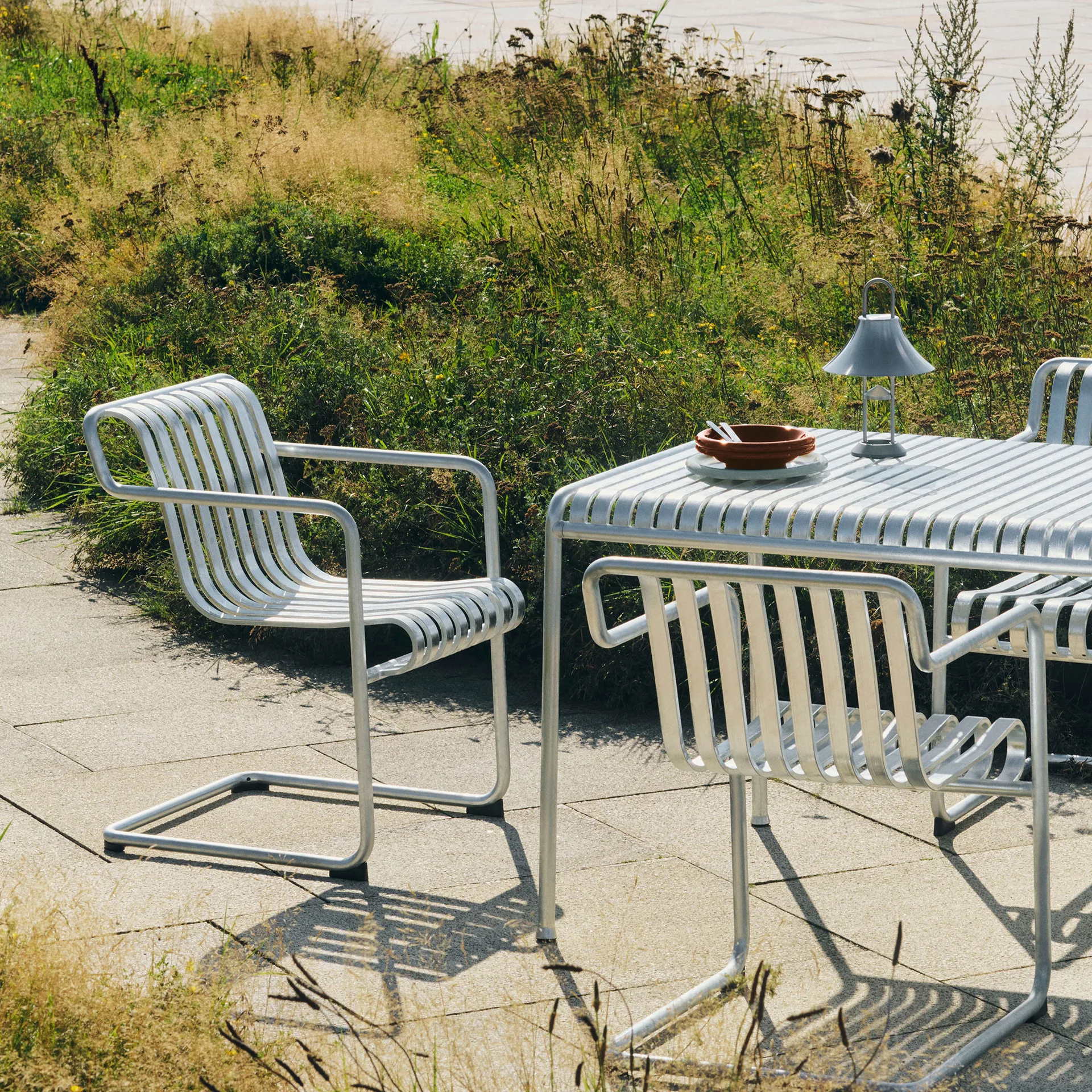 Palissade Cantilever Dining Armlehnstuhl, Hot galvanised steel HAY