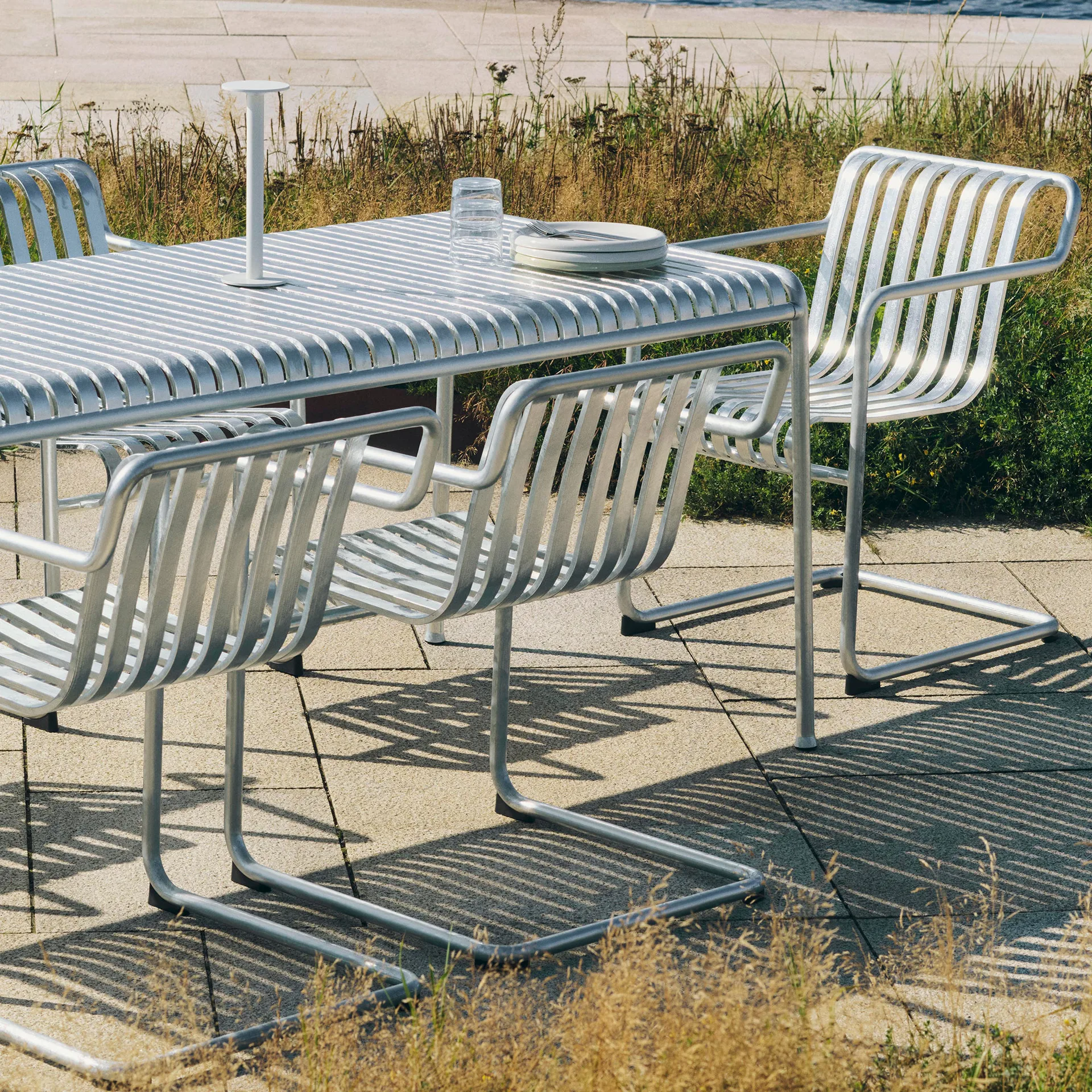 Palissade Cantilever Dining Armlehnstuhl, Hot galvanised steel HAY