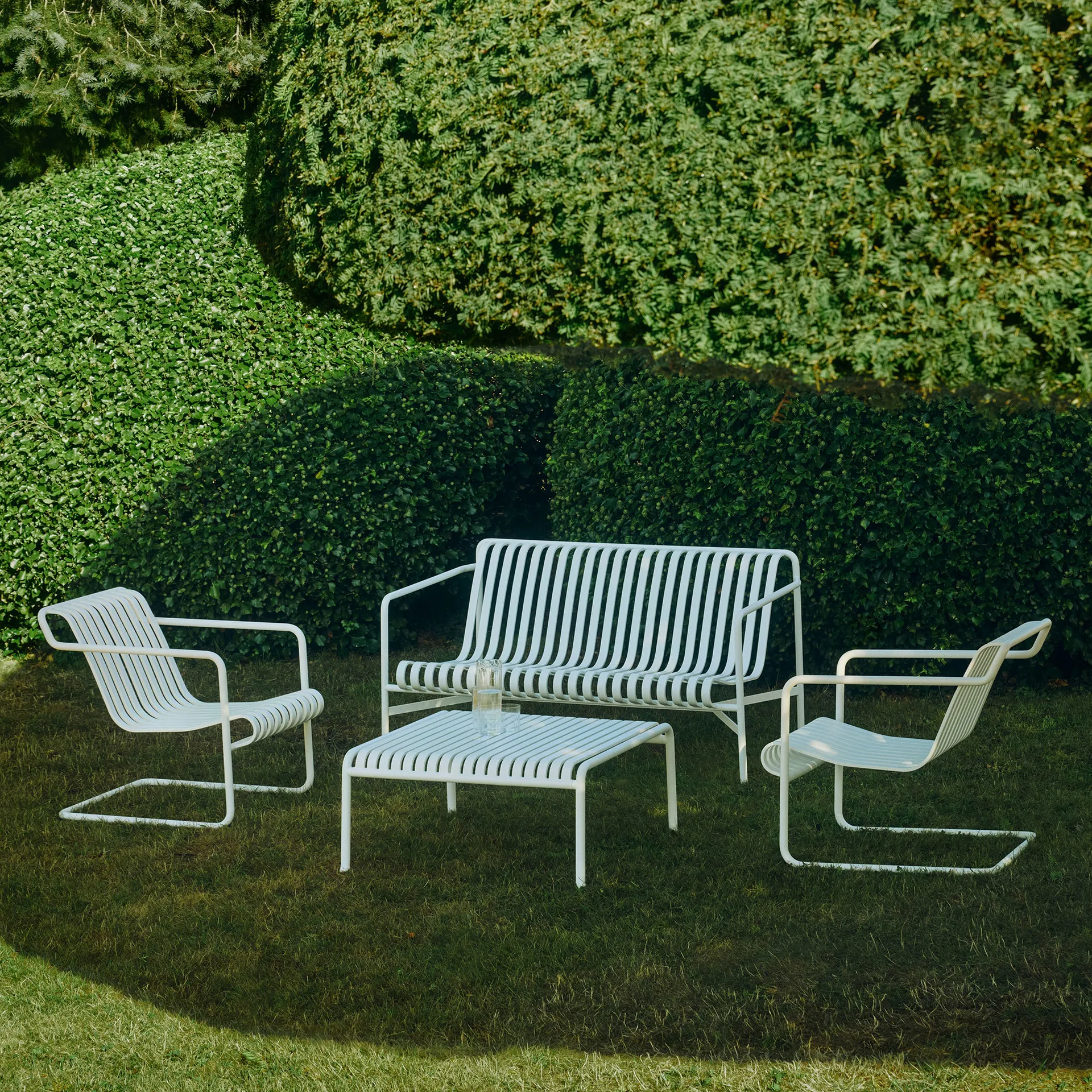 Palissade Cantilever Low Loungesessel, Cream white HAY