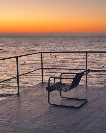 Palissade Cantilever Low Loungesessel - Hot galvanised steel - HAY