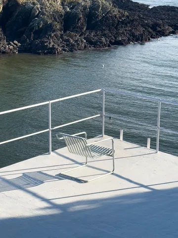 Palissade Cantilever Low Loungesessel - Hot galvanised steel - HAY