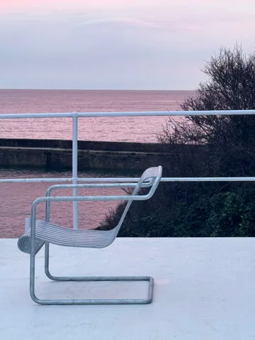 Palissade Cantilever Low Loungesessel - Hot galvanised steel - HAY