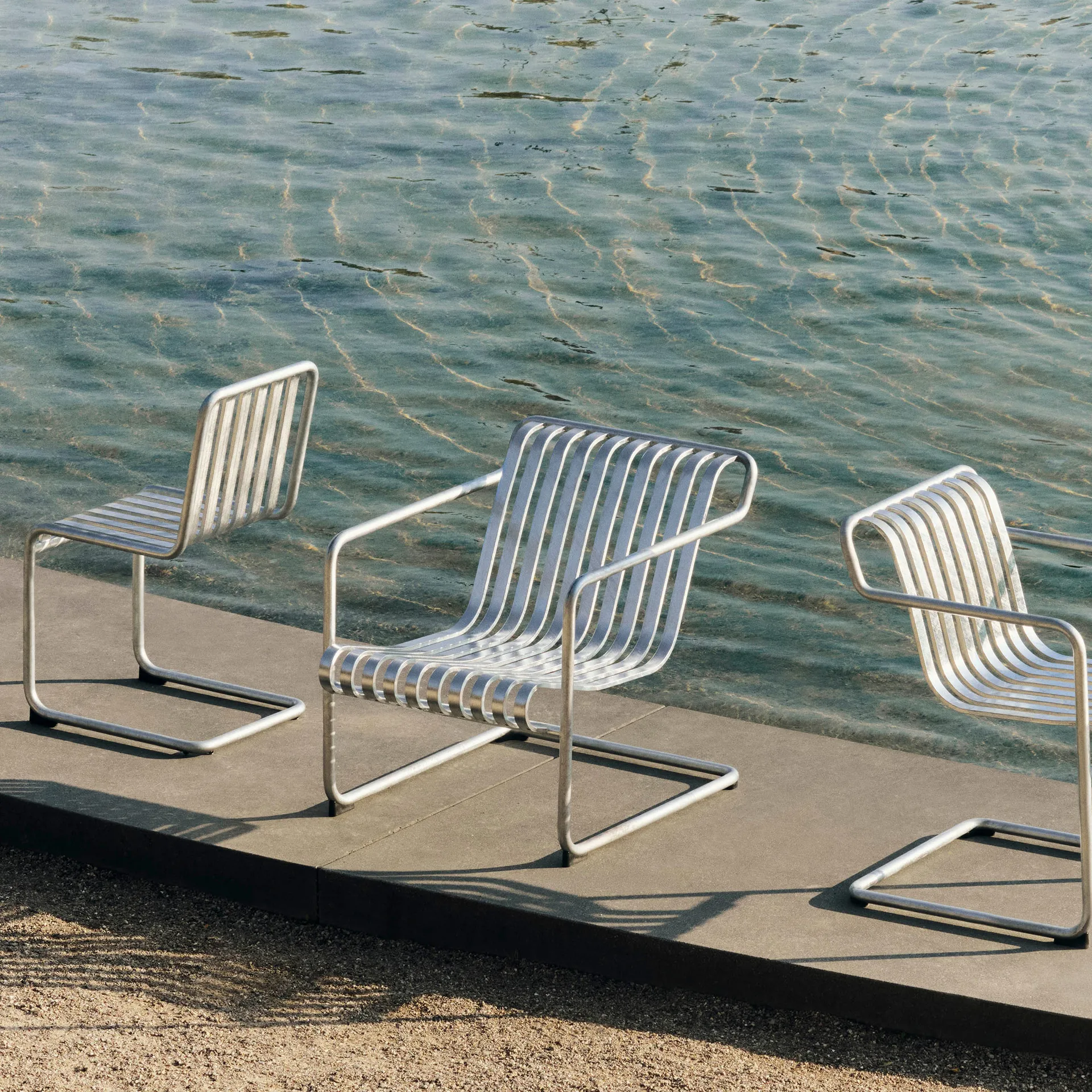 Palissade Cantilever Low Loungesessel, Hot galvanised steel HAY