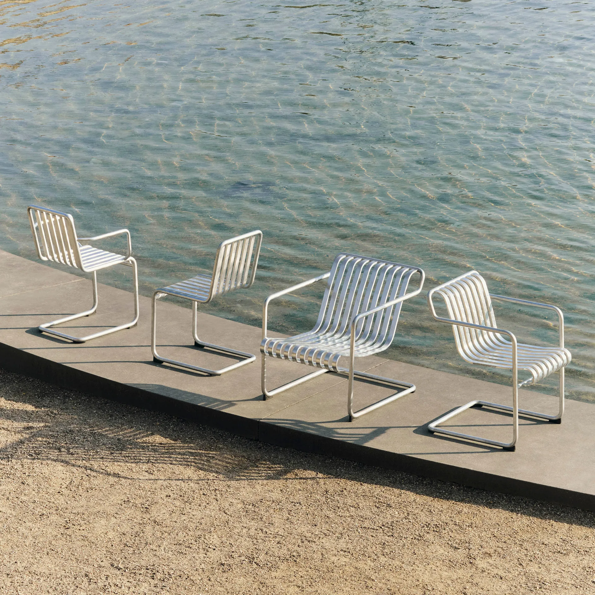 Palissade Cantilever Low Loungesessel, Hot galvanised steel HAY