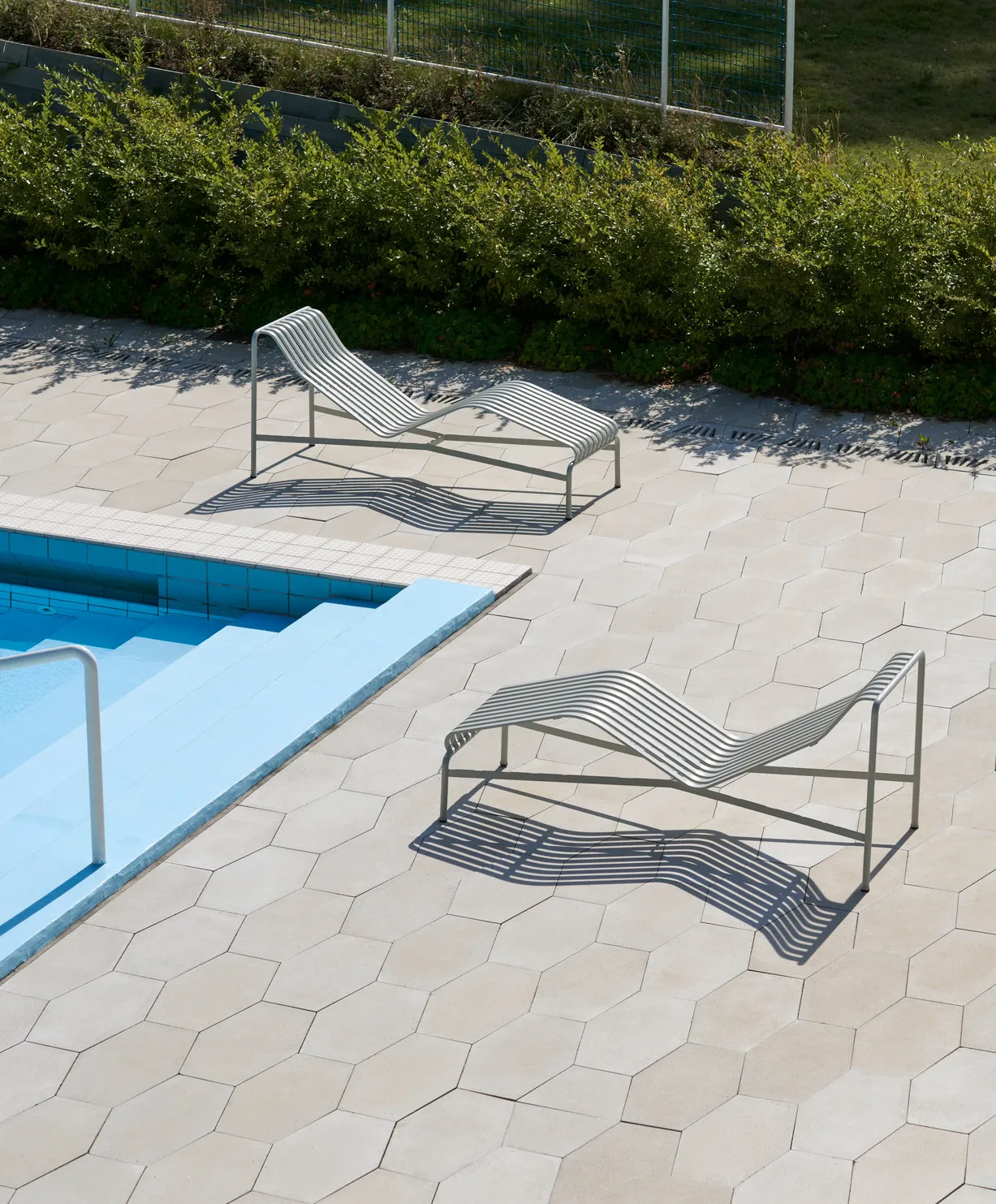 Palissade Chaiselongue, Sky grey HAY