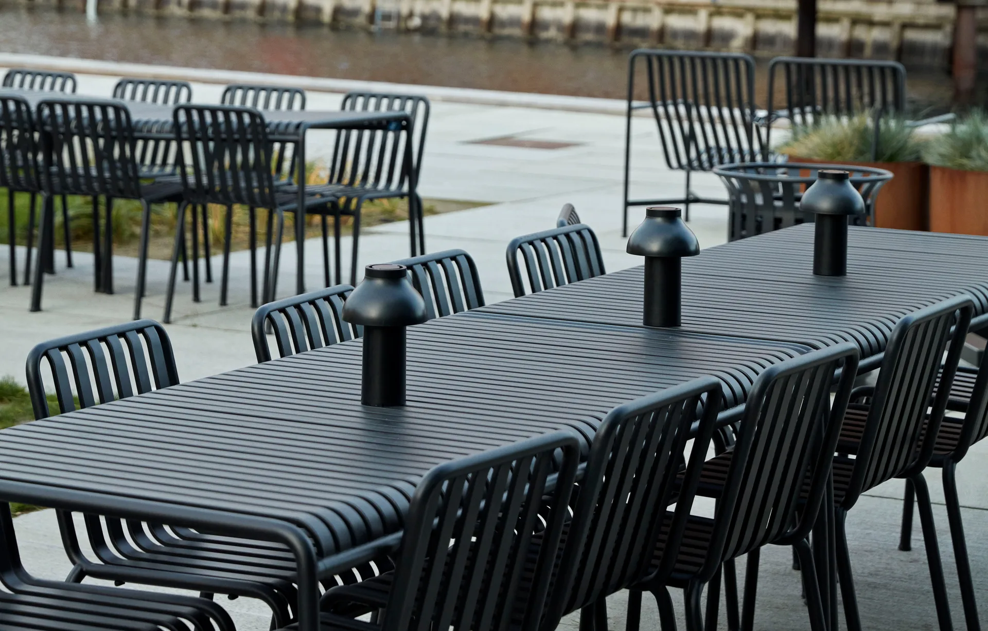 Palissade Essgruppe 4 Stühle 170x90 cm - Anthracite HAY