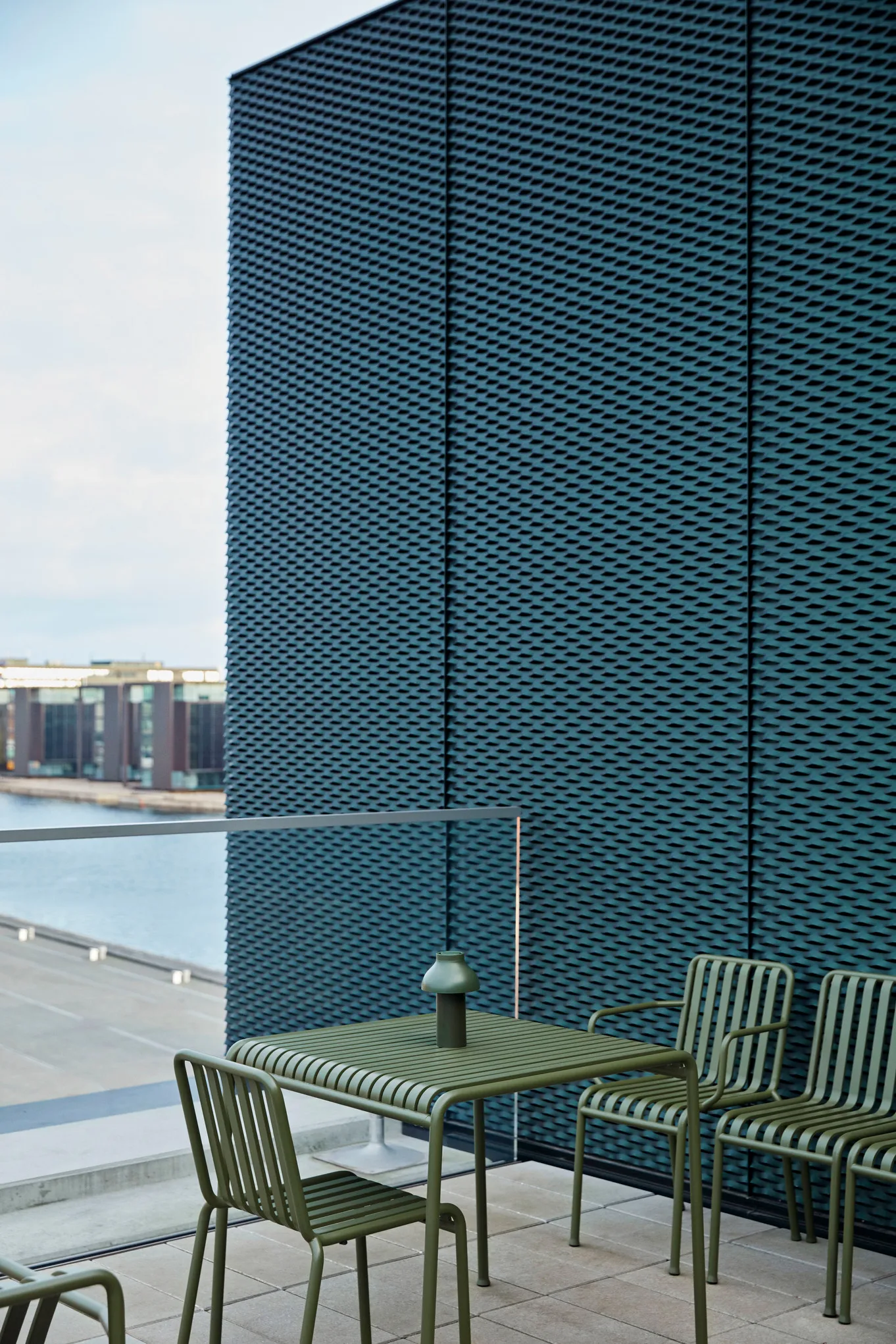 Palissade Esstisch-Set 2 Armstühle 82,5x90 cm olive HAY