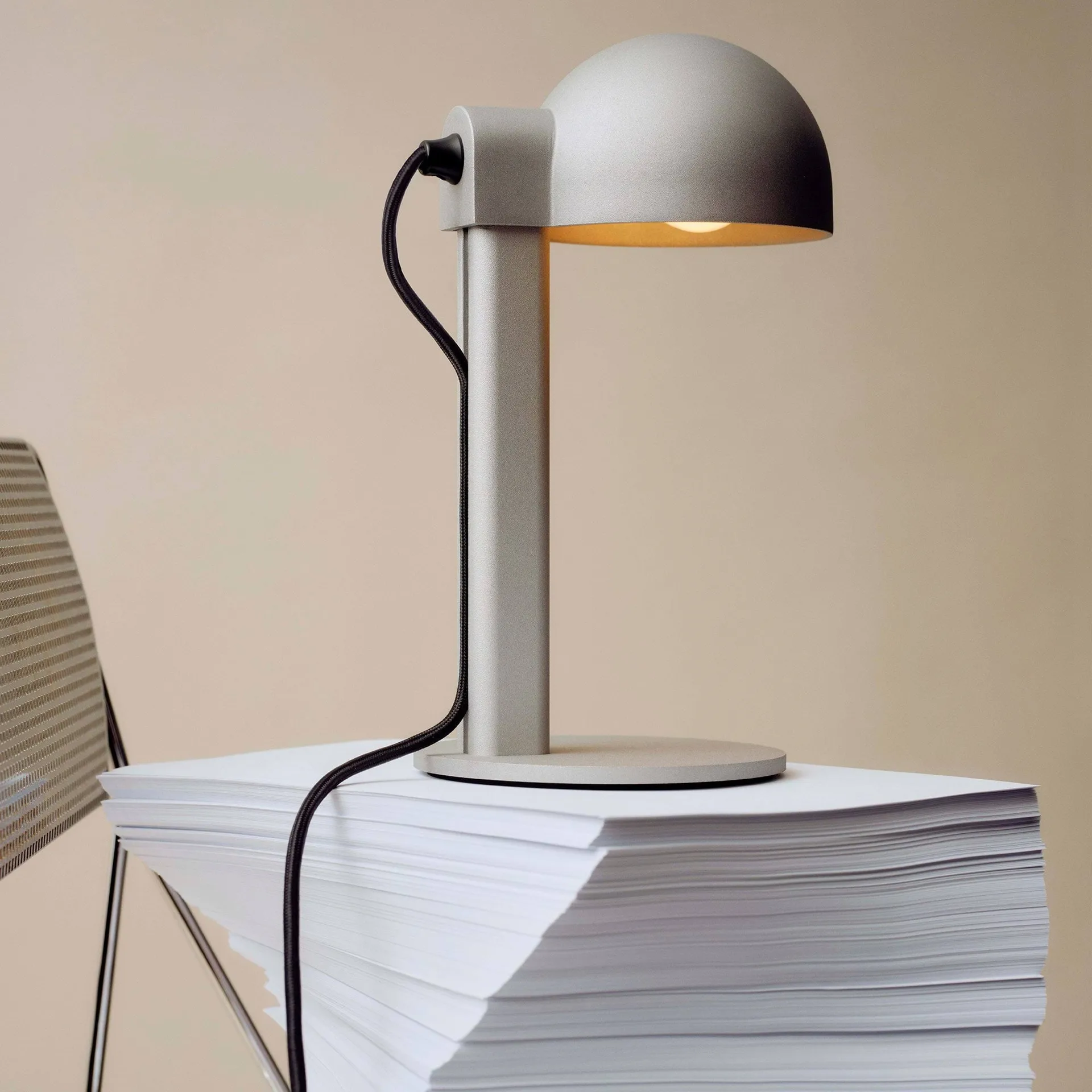 Posto Tischleuchte, Silver grey HAY