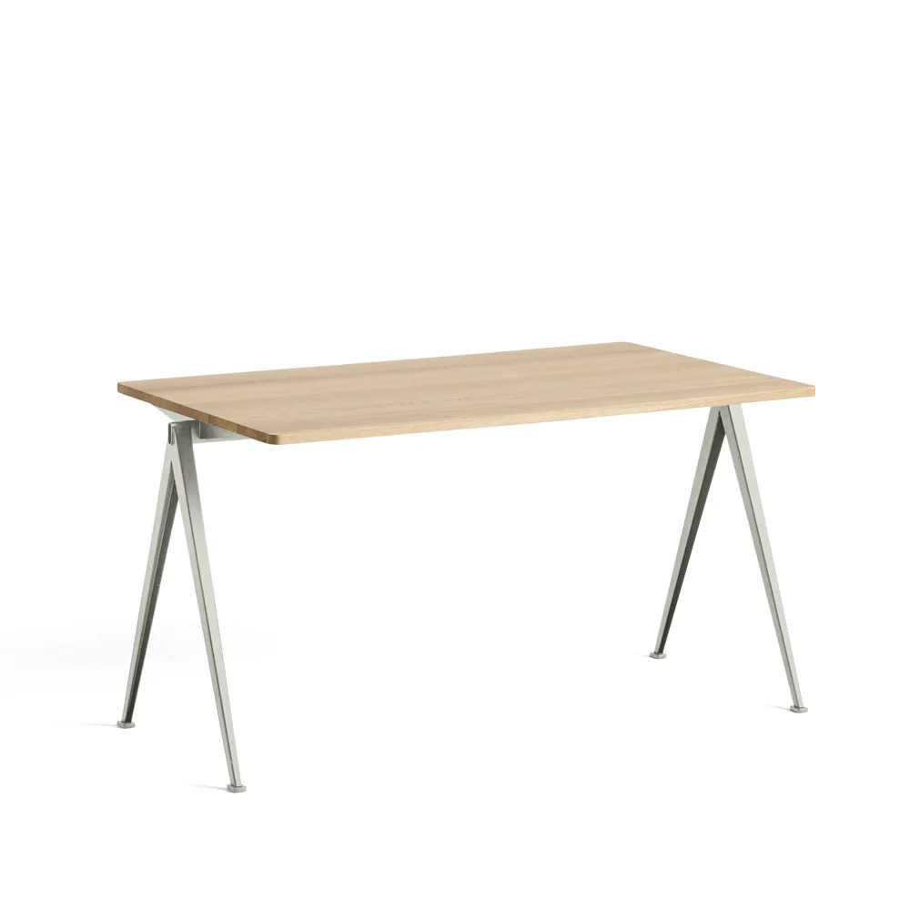Pyramid 01 Schreibtisch, Oak matt lacqured-140x75cm-beige Stahlgestell HAY