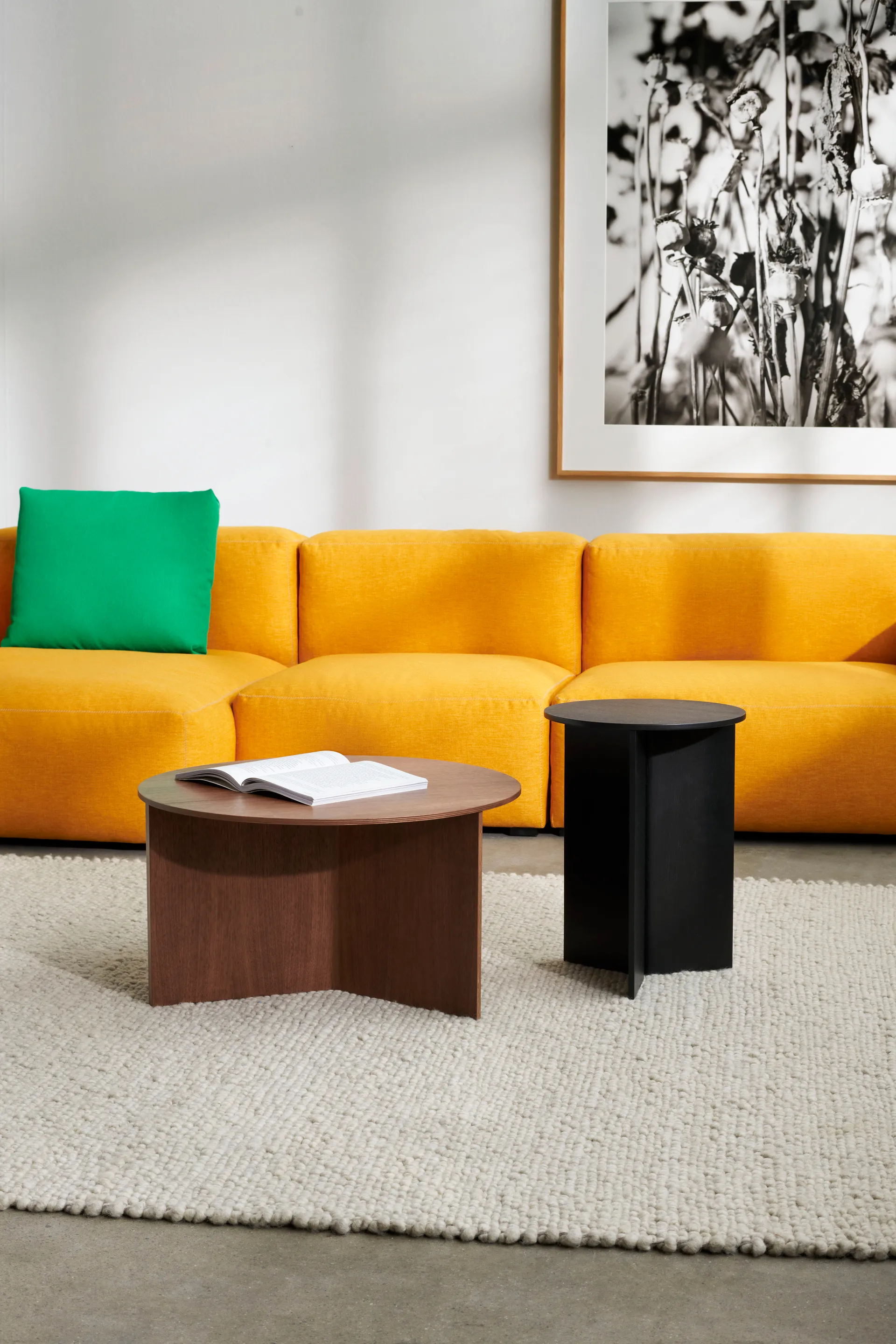 Slit Couchtisch Ø65 cm, Lacquered walnut HAY