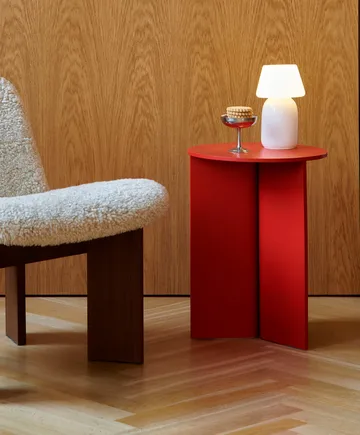 Slit high Beistelltisch Ø35 cm - Candy red lacquered oak - HAY