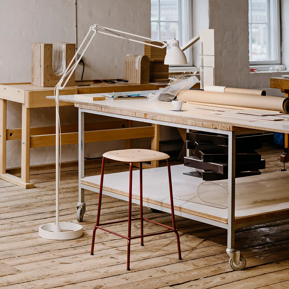 Soft Edge 30 Low Barhocker, Oak-schwarzes Stahlgestell HAY