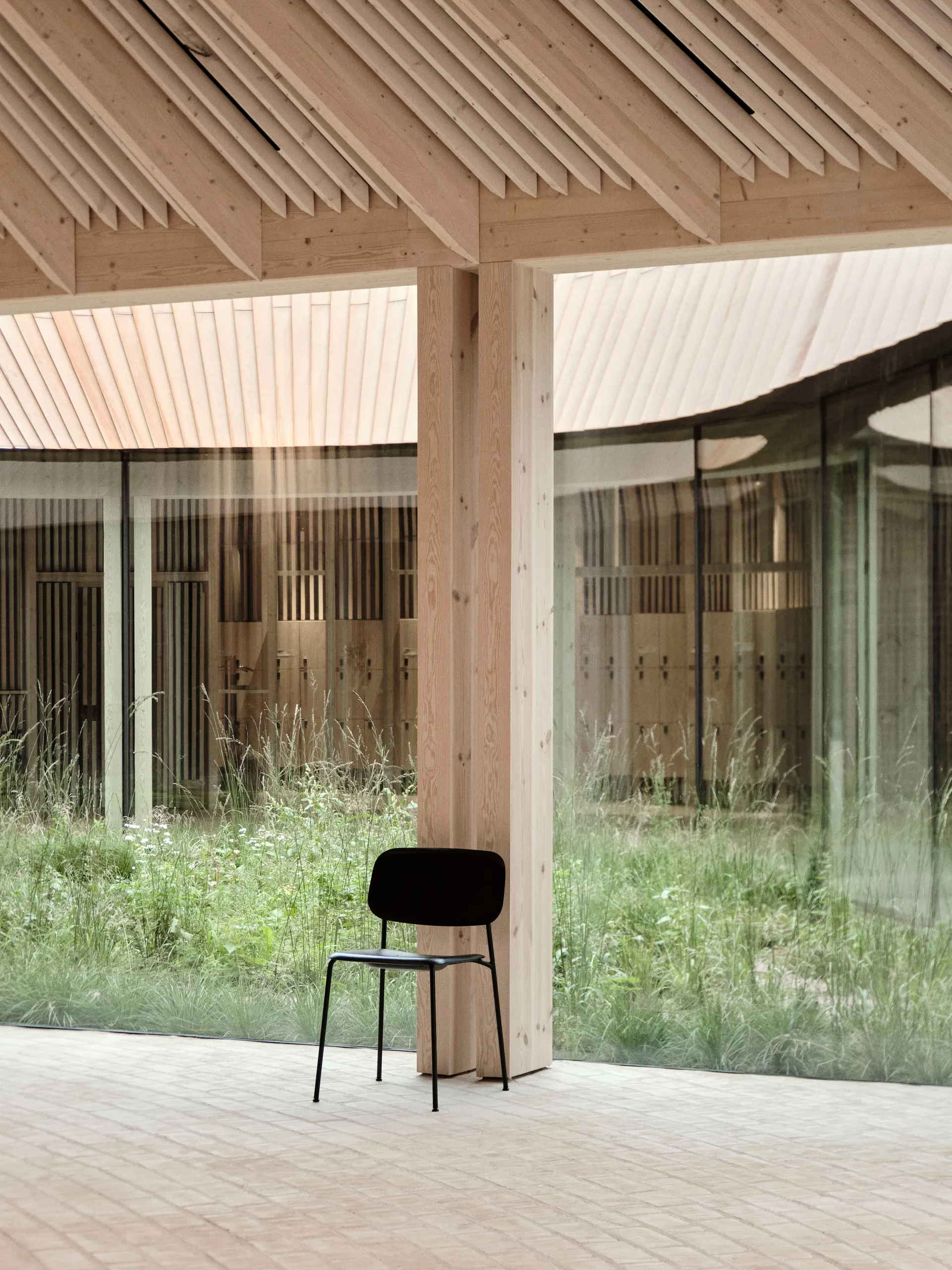 Soft Edge 40 Stuhl, Black oak-schwarzes Stahlgestell HAY