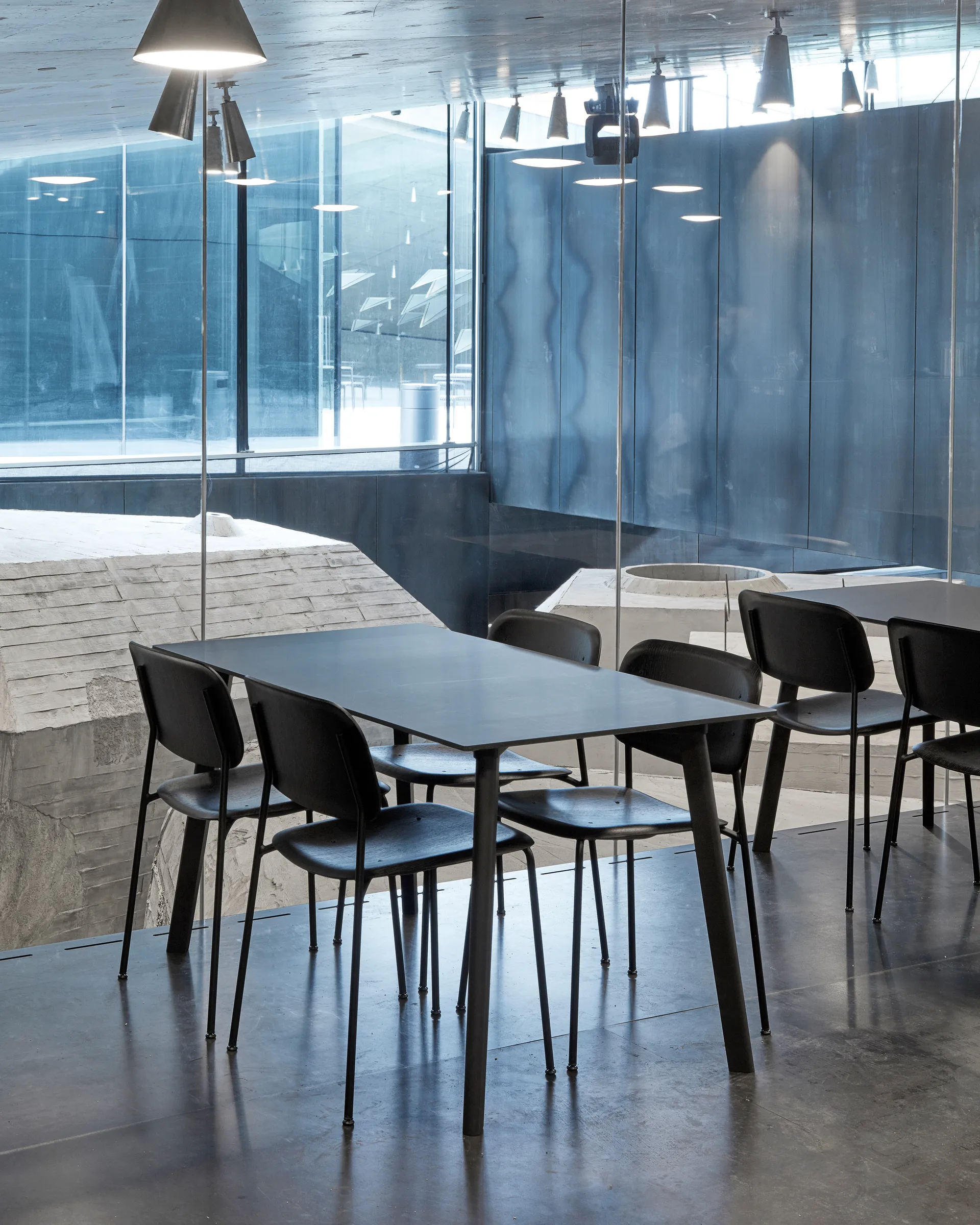 Soft Edge 40 Stuhl, Soft black, schwarzes Stahlgestell HAY