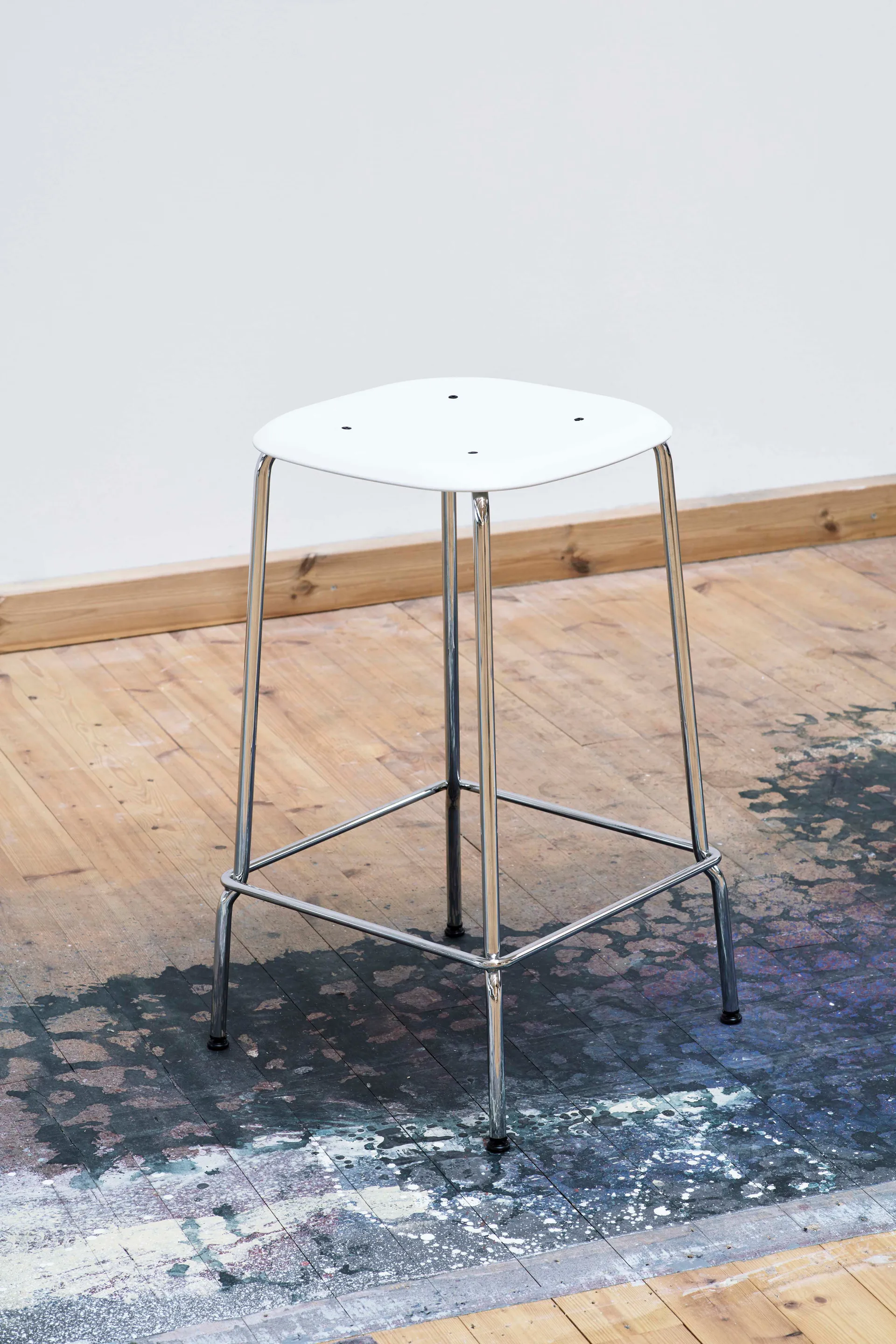 Soft Edge 85 Low Barhocker, White, verchromtes Stahlgestell HAY