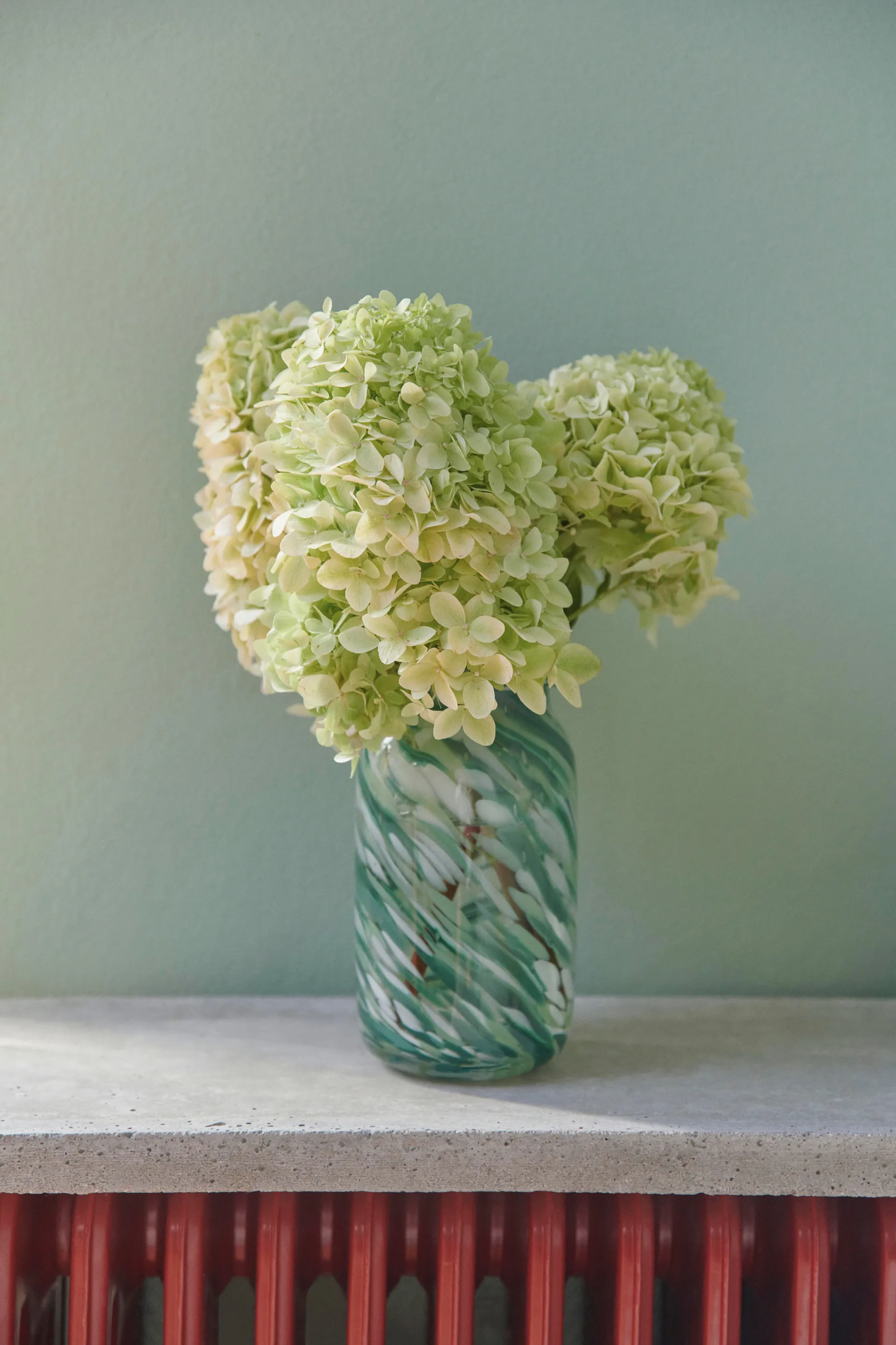Splash Roll Neck Vase S 20,5 cm, Green Swirl HAY