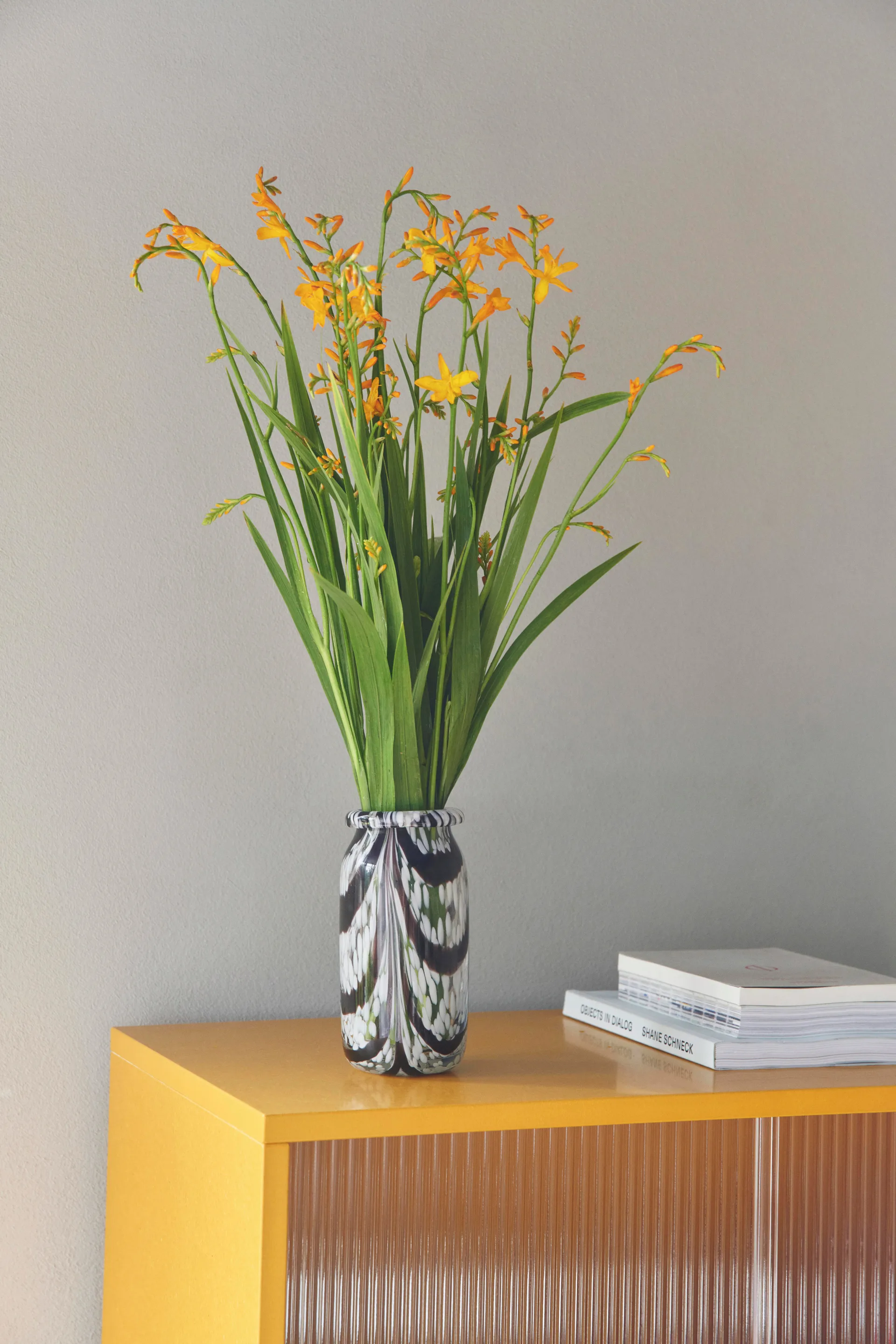 Splash Rollkragen Vase XS 19 cm, Coffee and White HAY