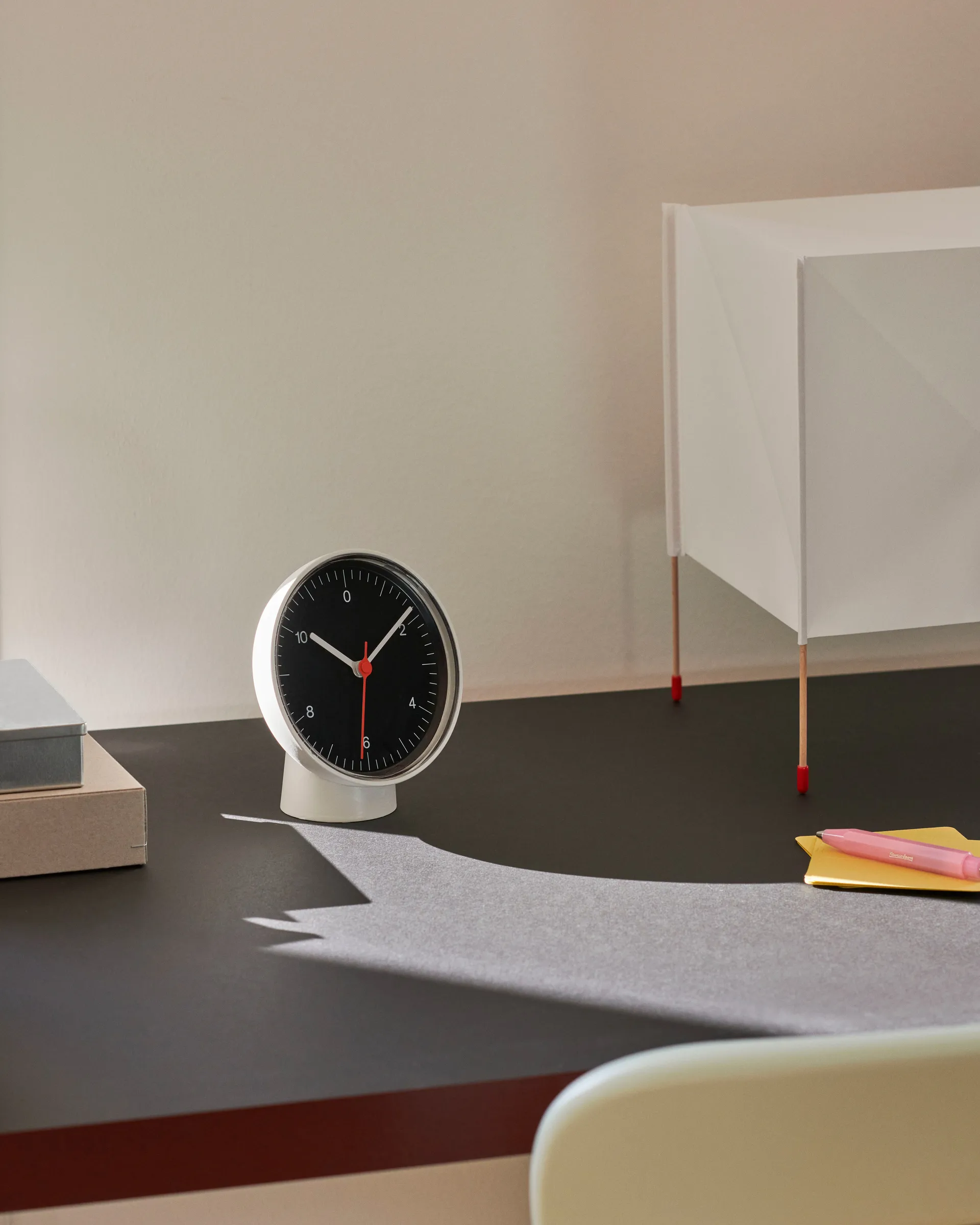 Table Clock Wand/Tischuhr, White​ HAY